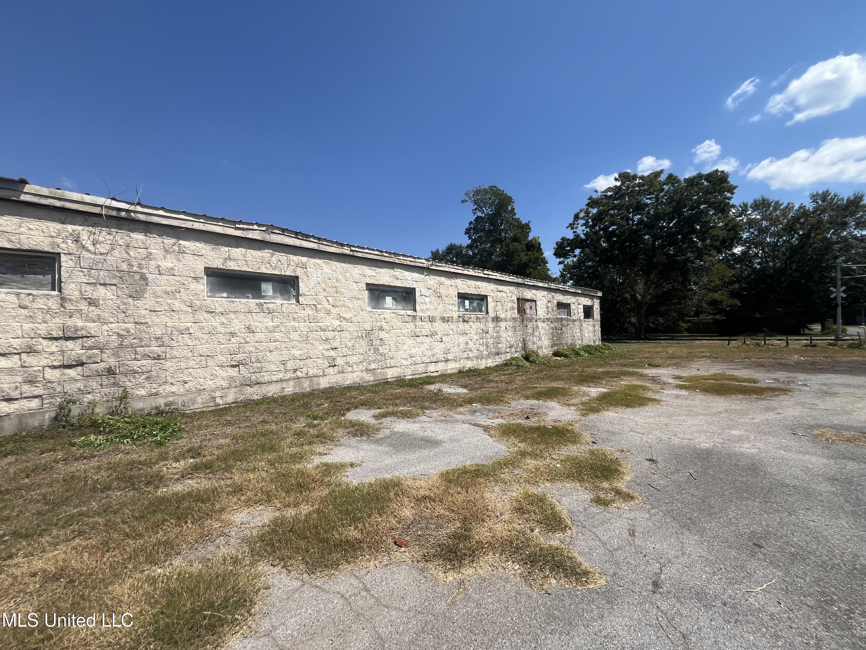 4331 Jackson Avenue Property Photo 5