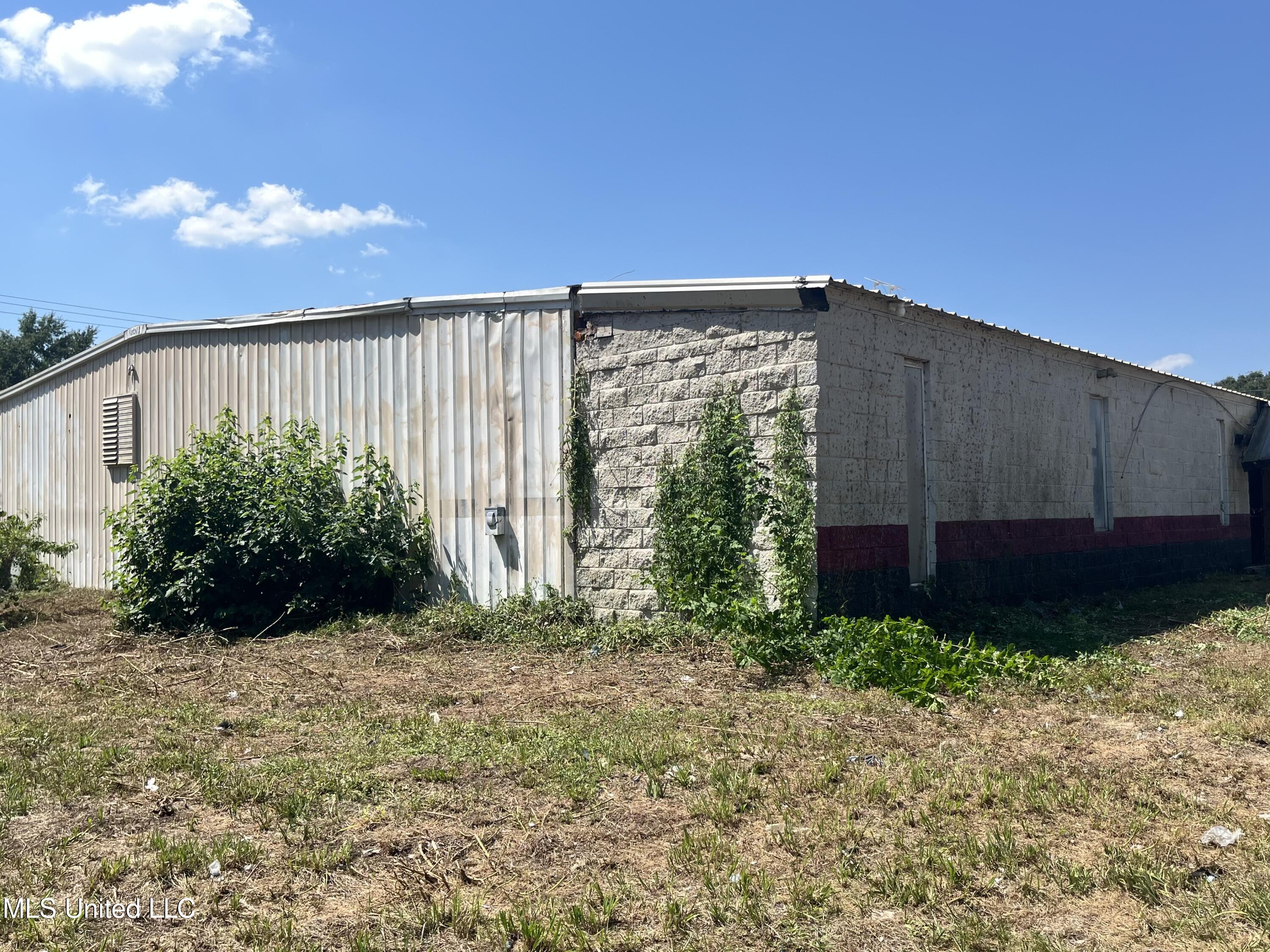 4331 Jackson Avenue Property Photo 8