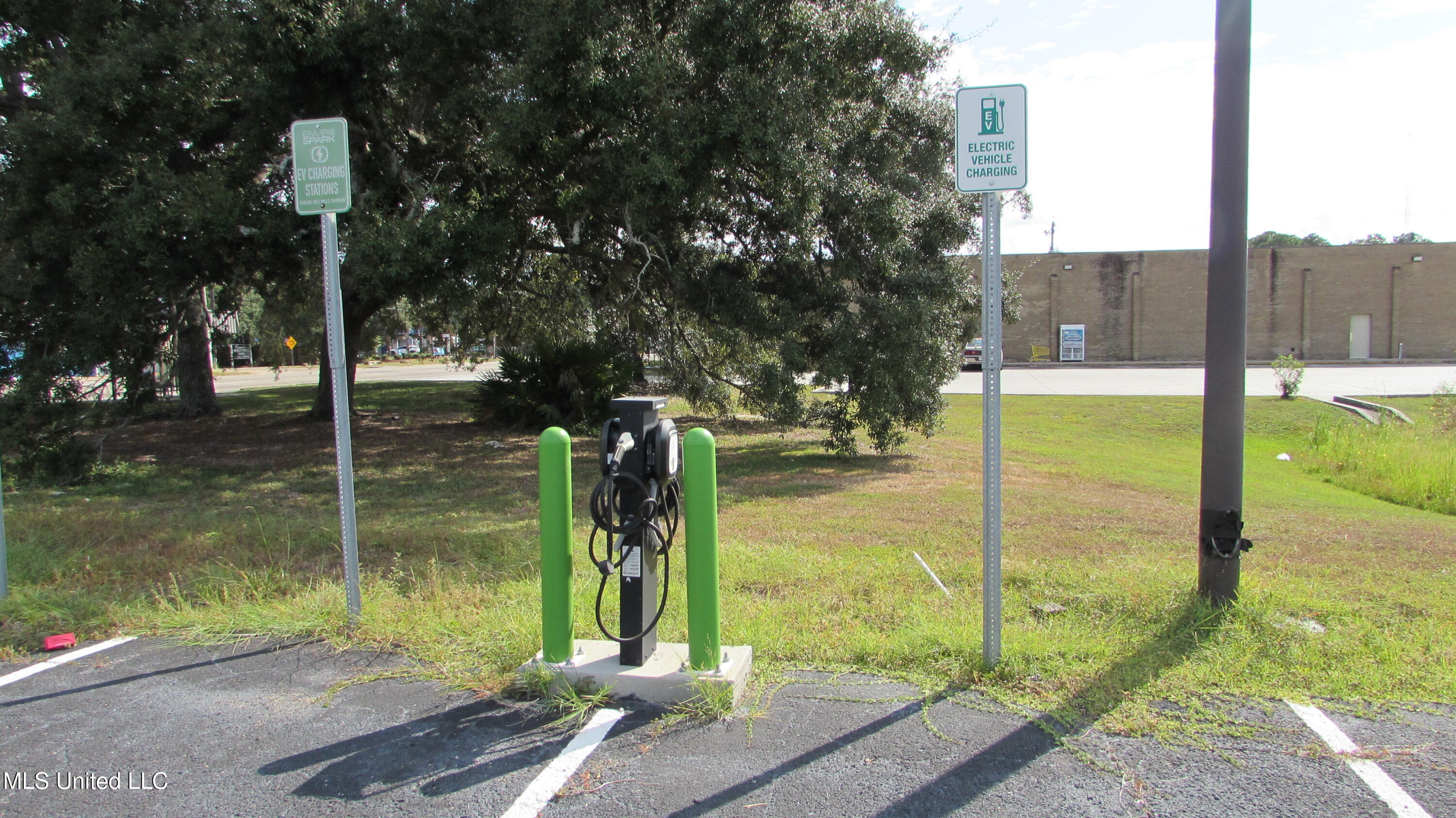 2011 E Pass Road Property Photo 4