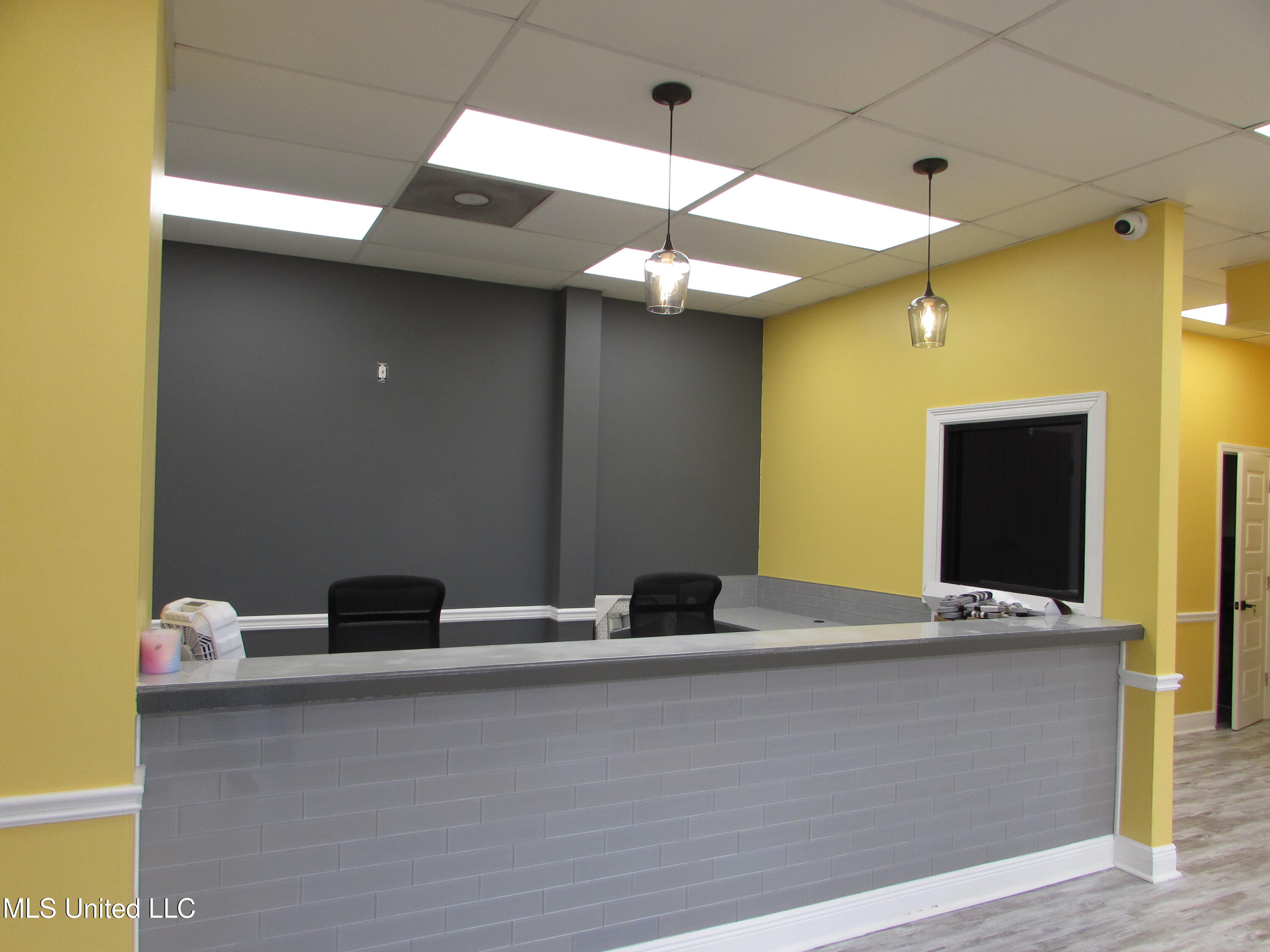 2011 E Pass Road Property Photo 6