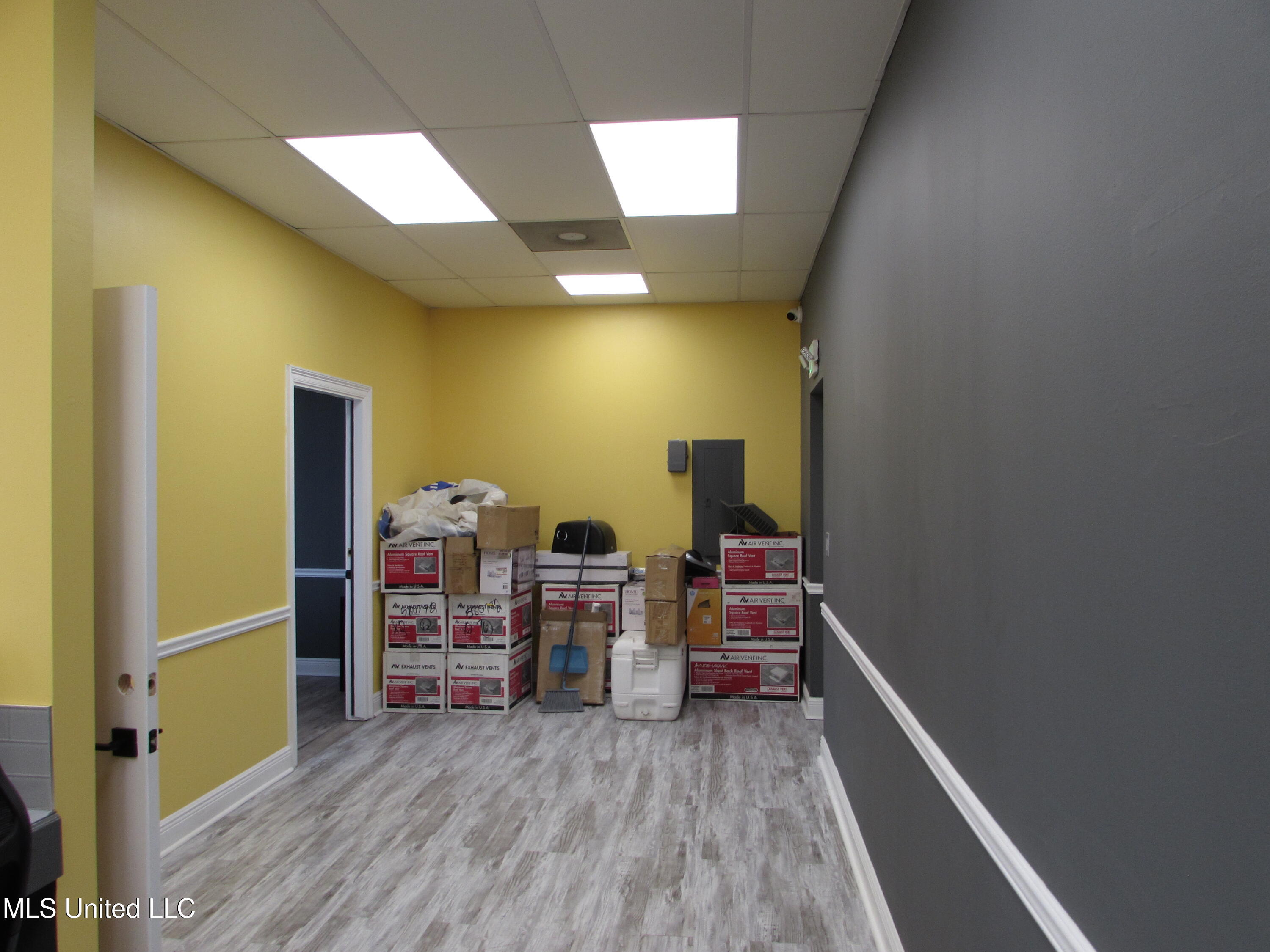 2011 E Pass Road Property Photo 11