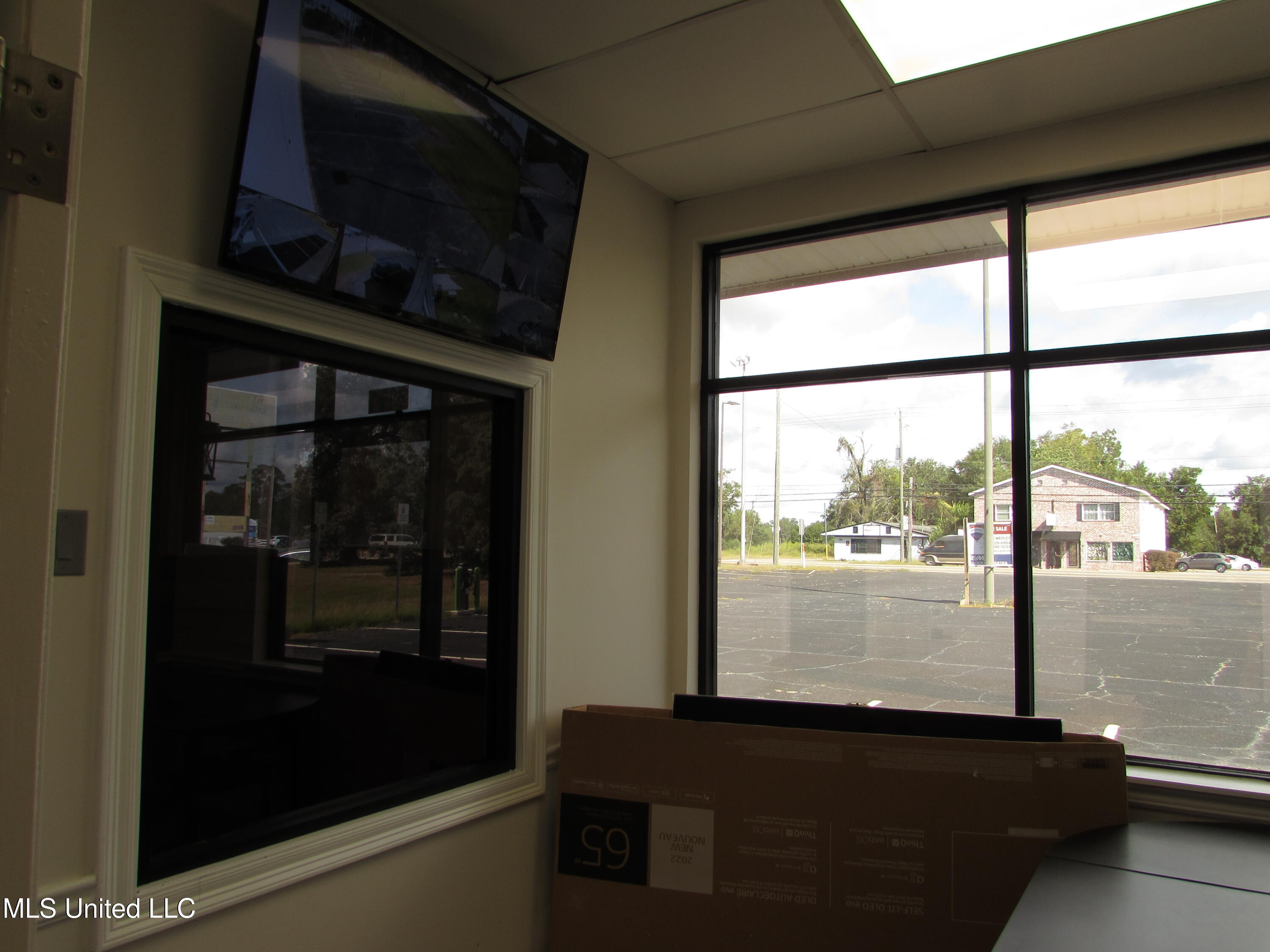 2011 E Pass Road Property Photo 14