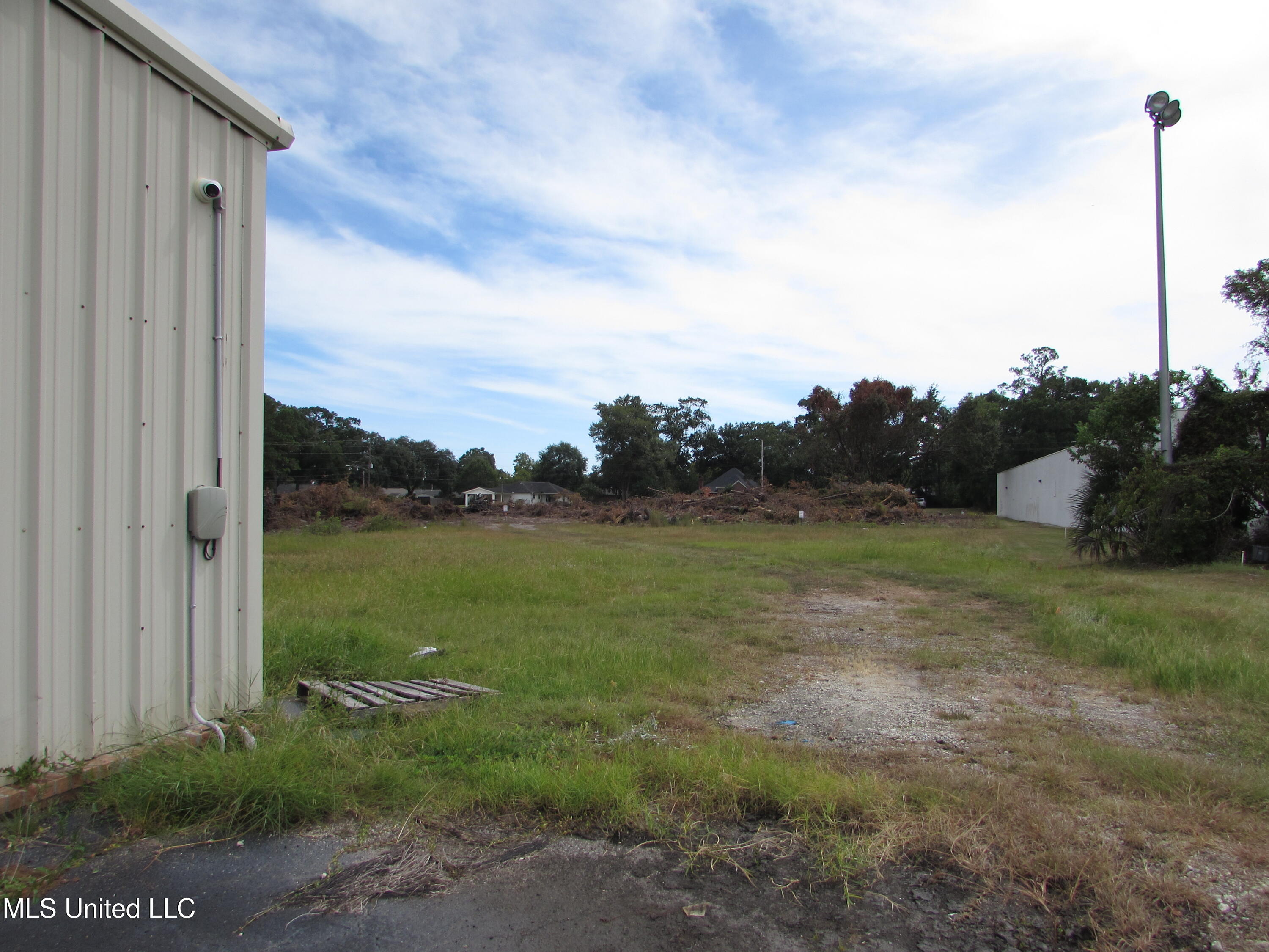 2011 E Pass Road Property Photo 17