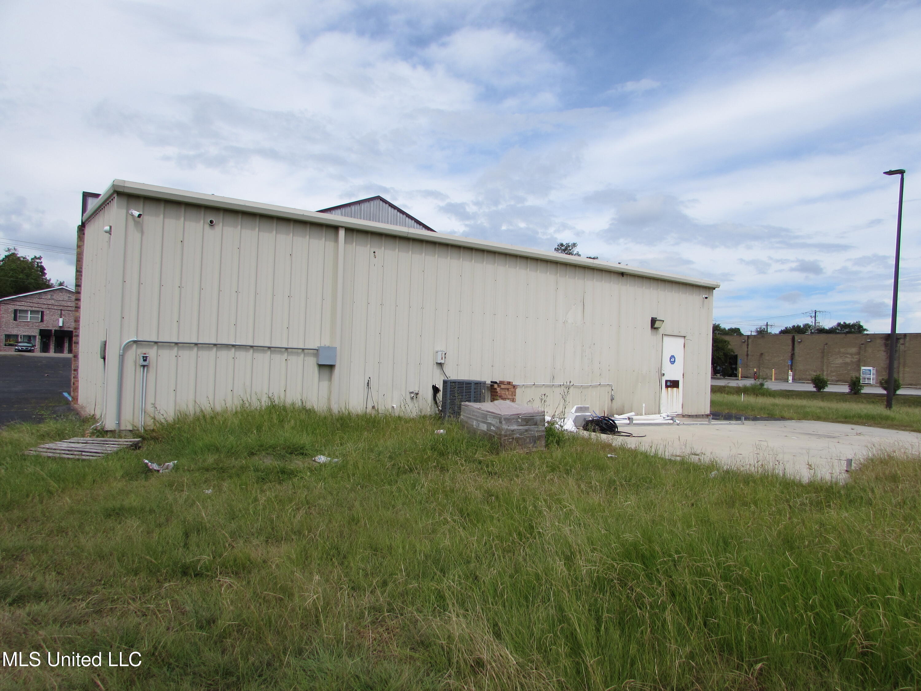 2011 E Pass Road Property Photo 18