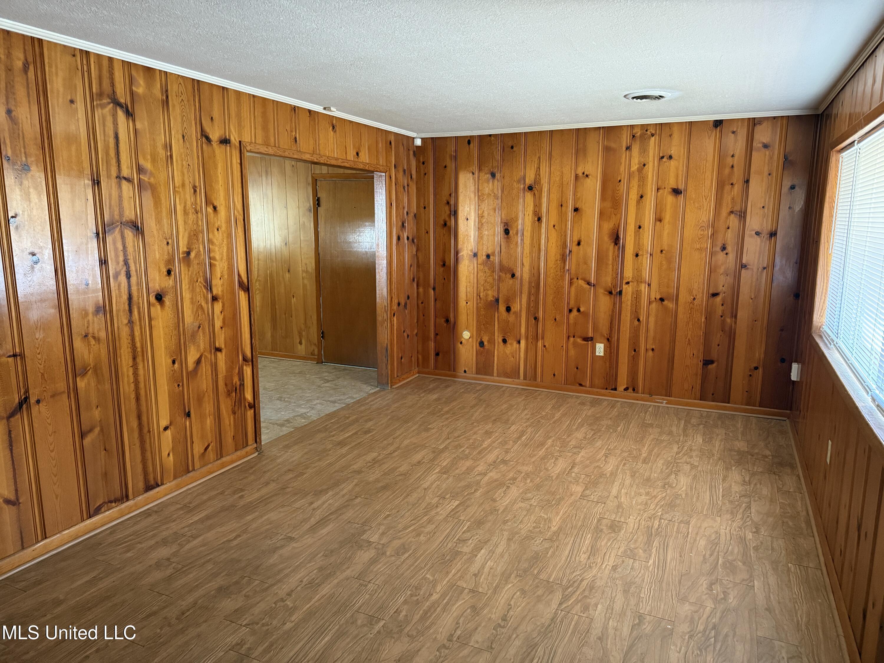 2214 Pine Avenue Property Photo 2