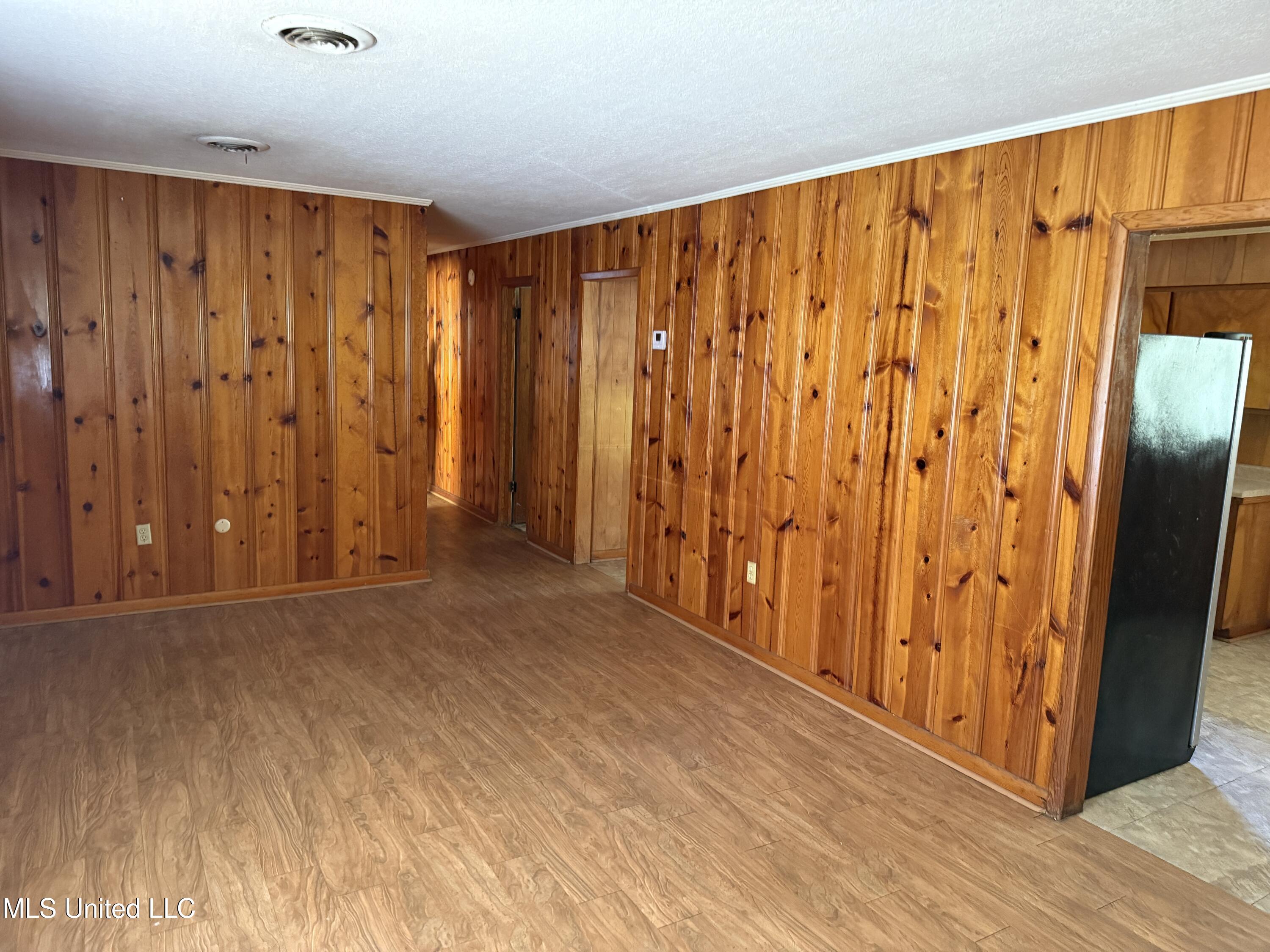 2214 Pine Avenue Property Photo 3