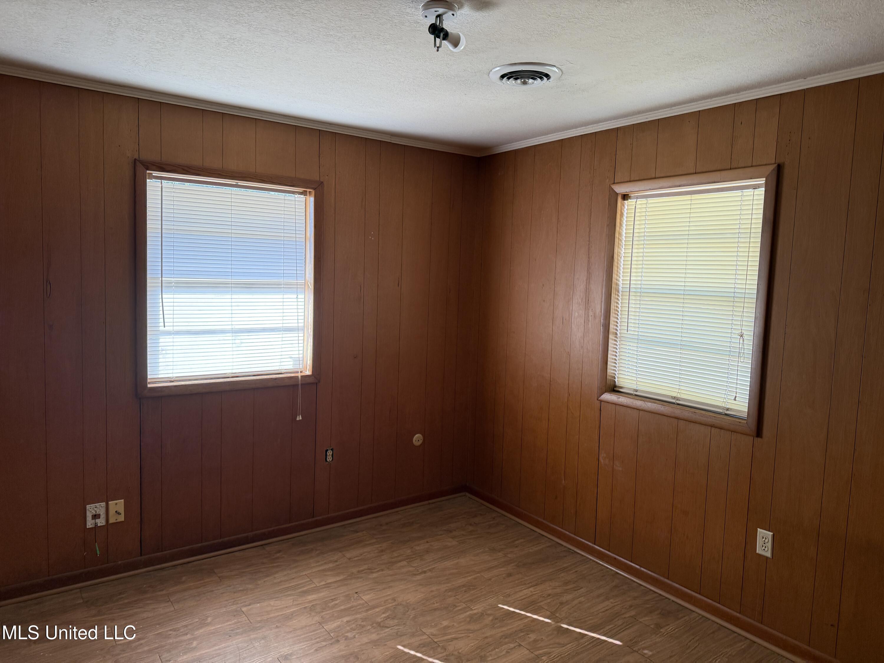 2214 Pine Avenue Property Photo 8