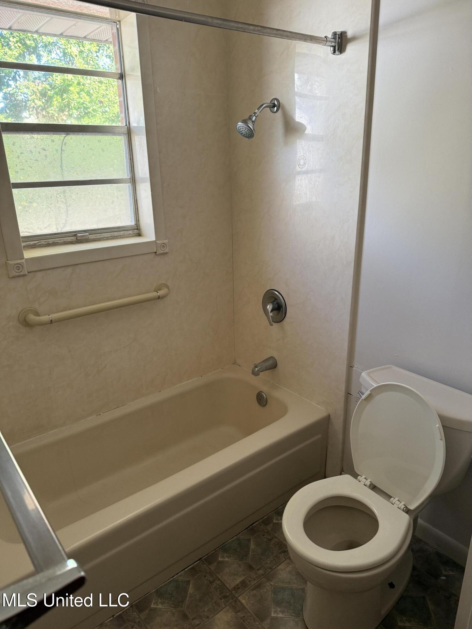 2214 Pine Avenue Property Photo 10