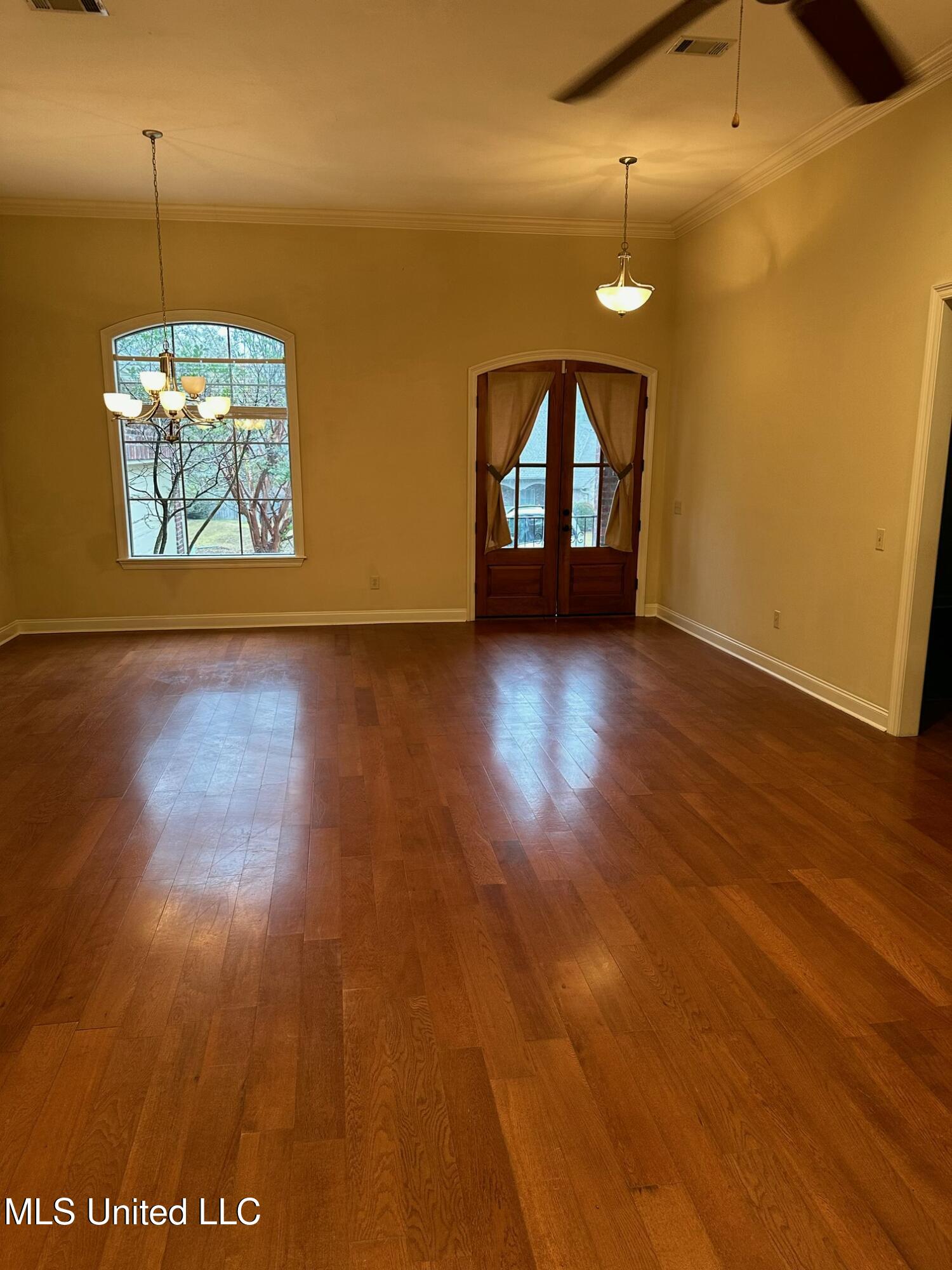 121 Hallmark Place Property Photo 3