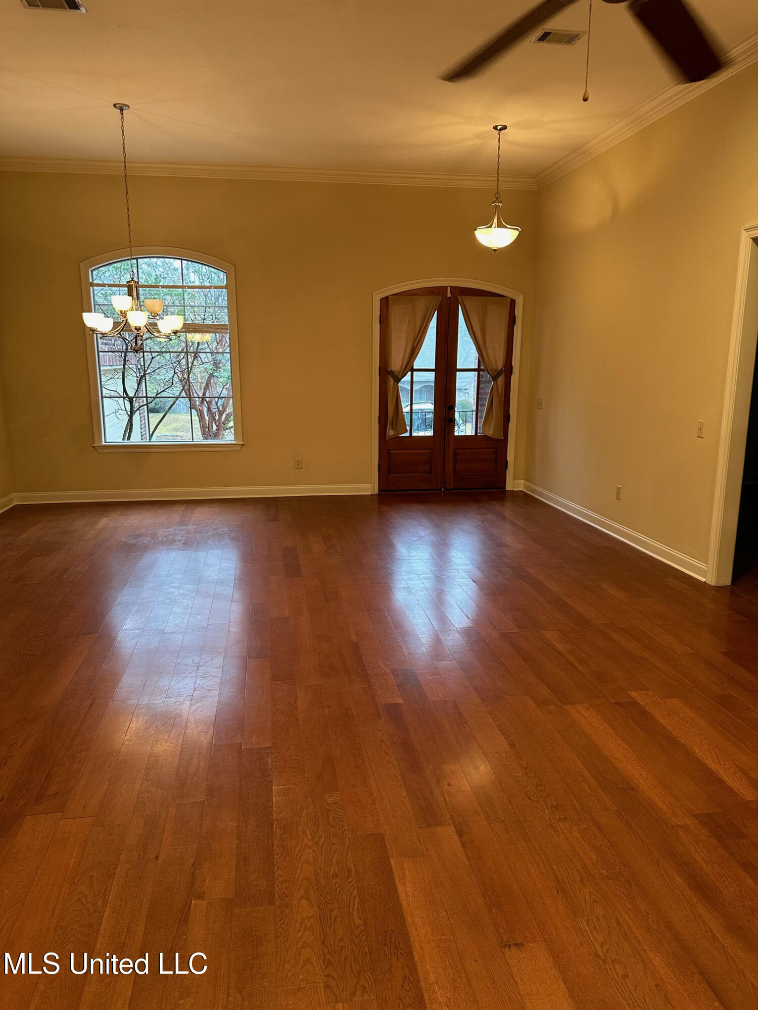 121 Hallmark Place Property Photo 4