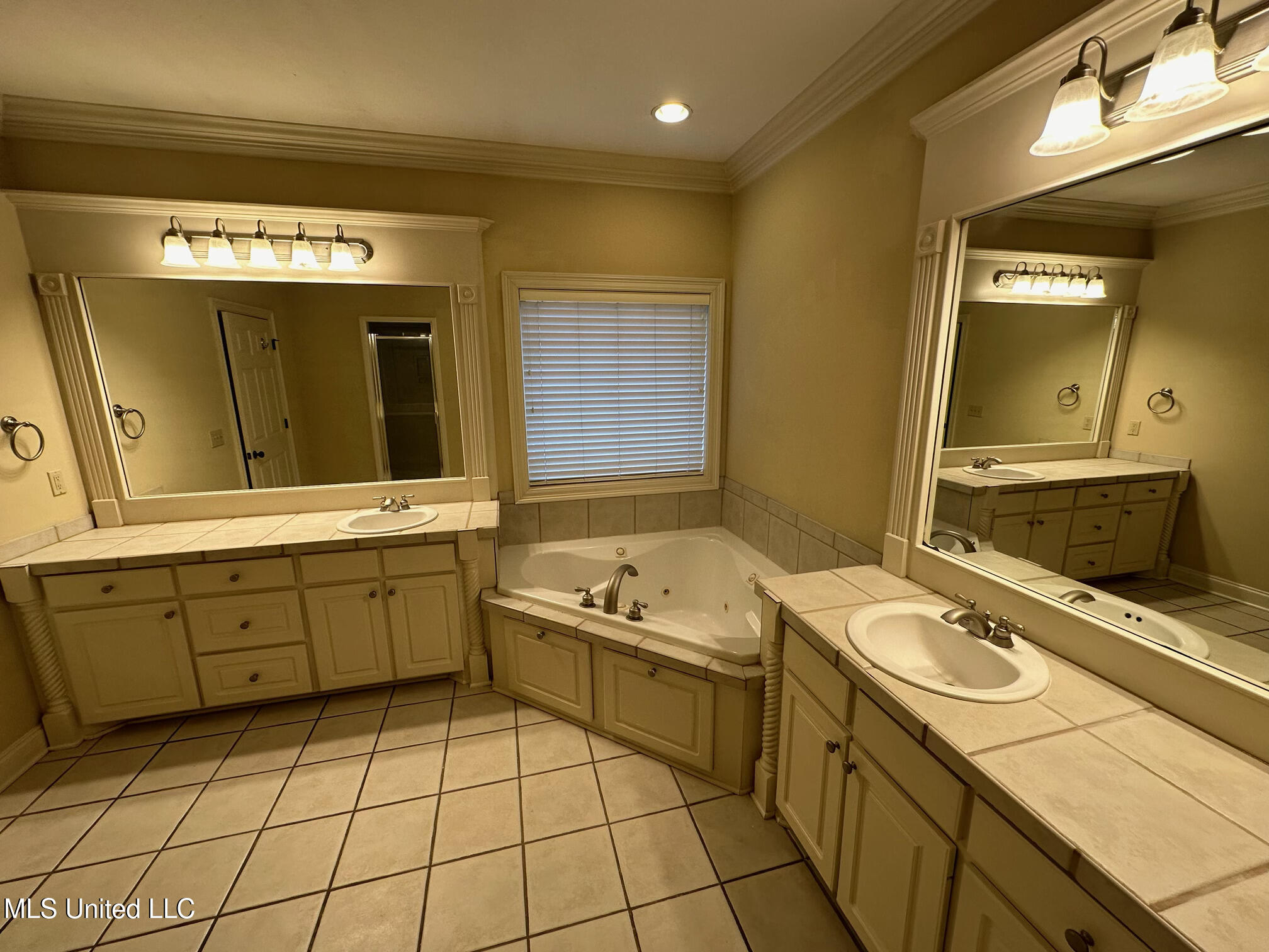 121 Hallmark Place Property Photo 5