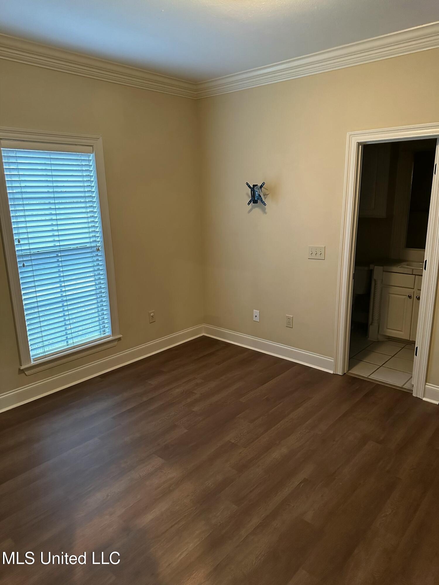 121 Hallmark Place Property Photo 6