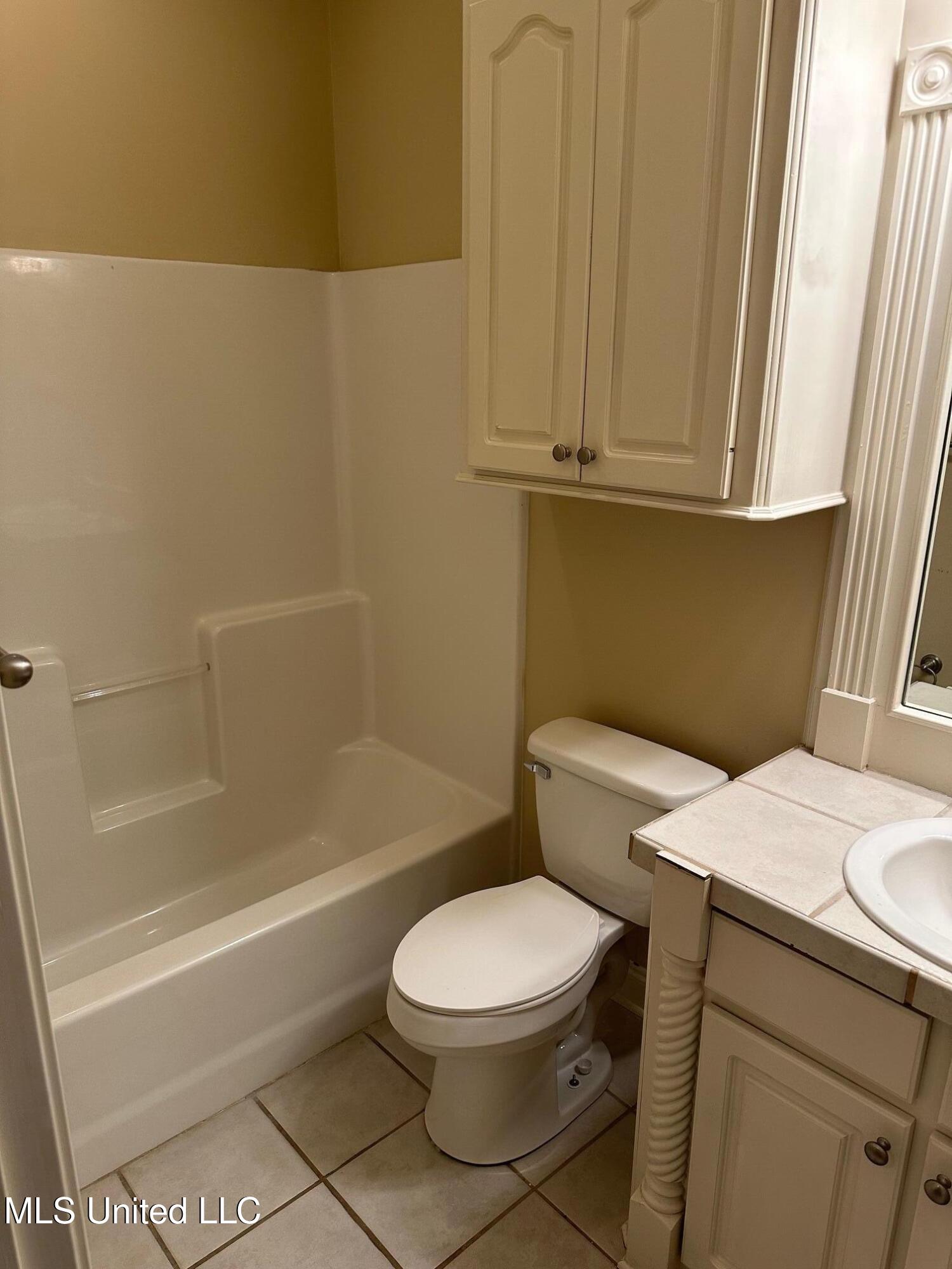 121 Hallmark Place Property Photo 8