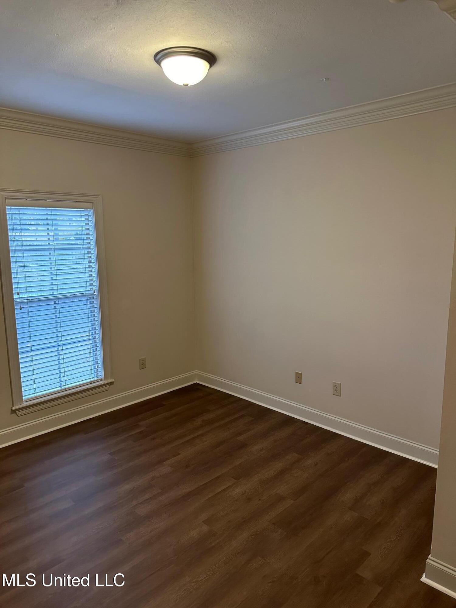 121 Hallmark Place Property Photo 9