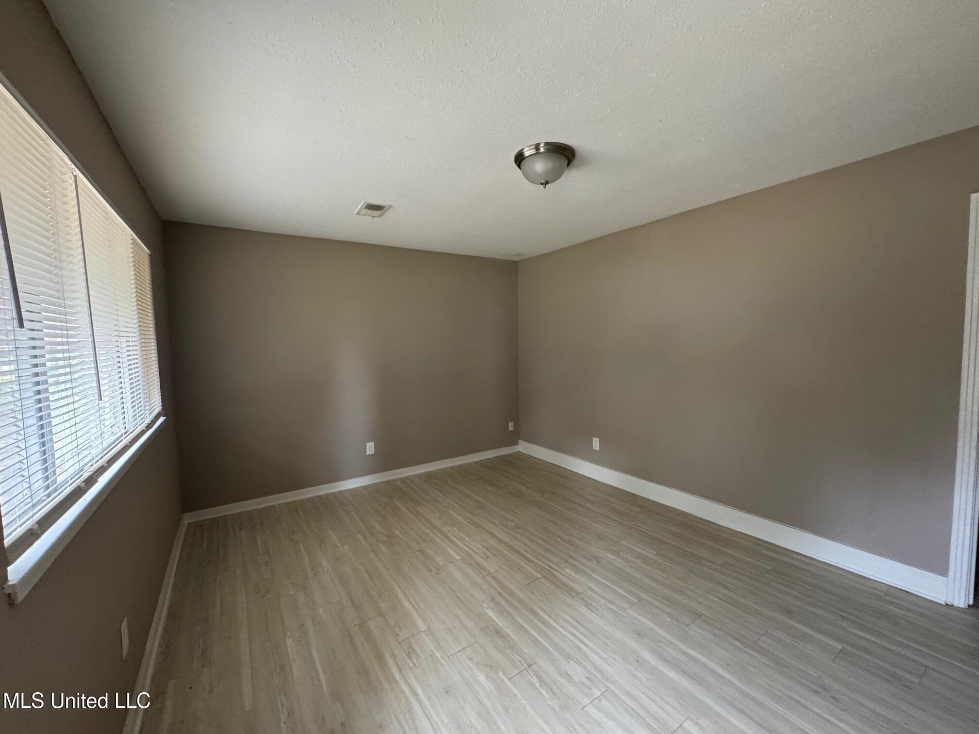 5620 Hearn Street Property Photo 3