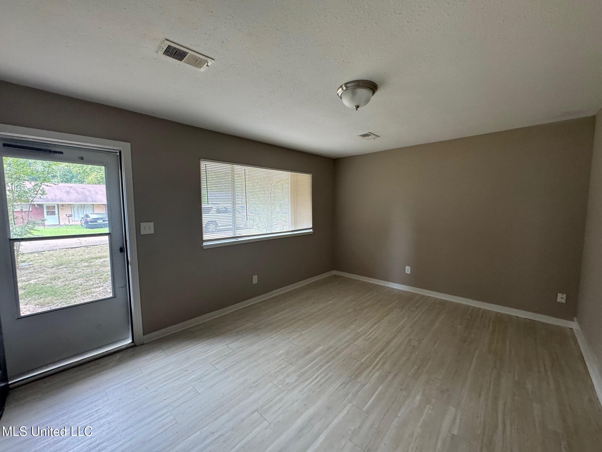 5620 Hearn Street Property Photo 4