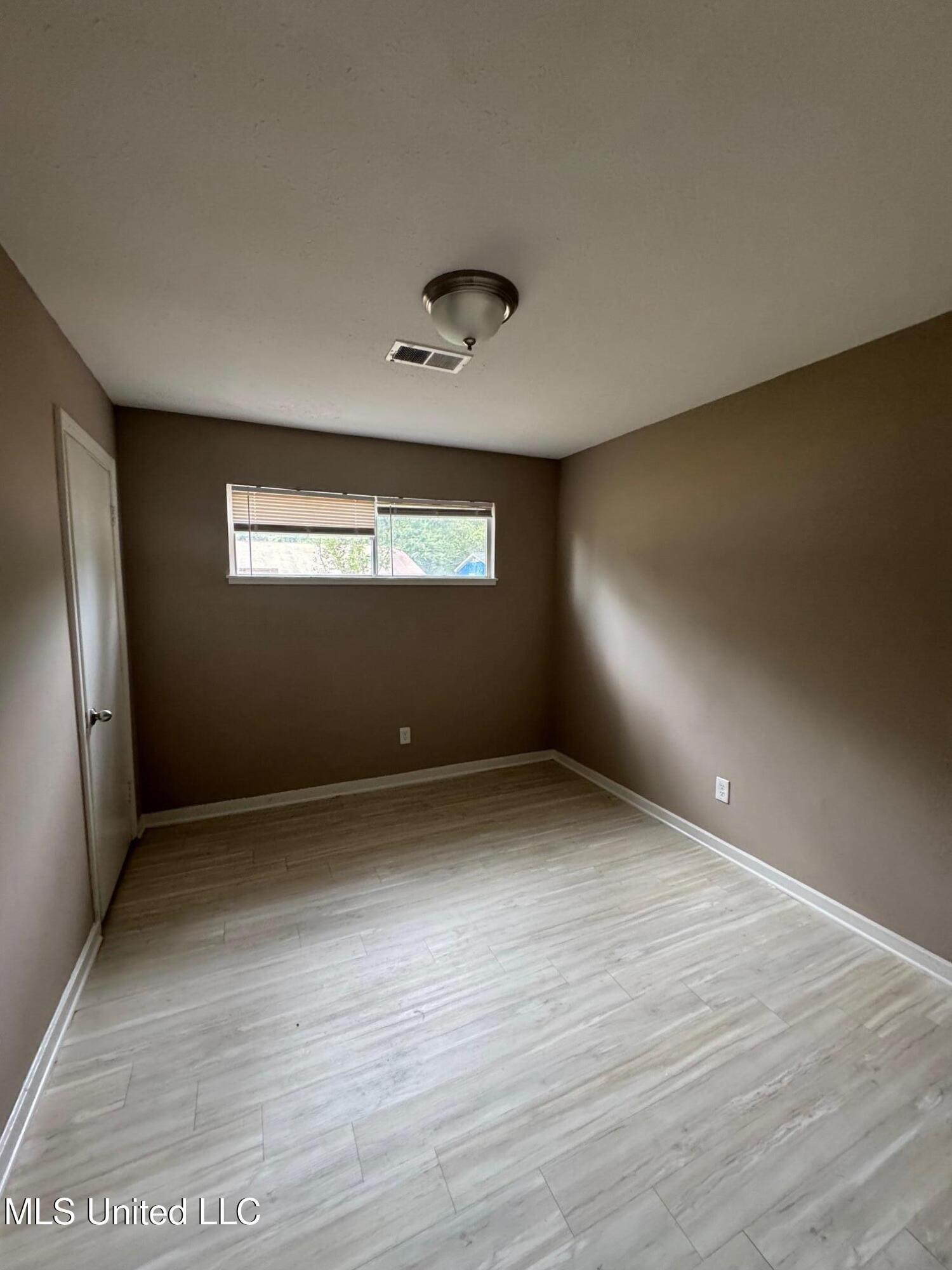 5620 Hearn Street Property Photo 6