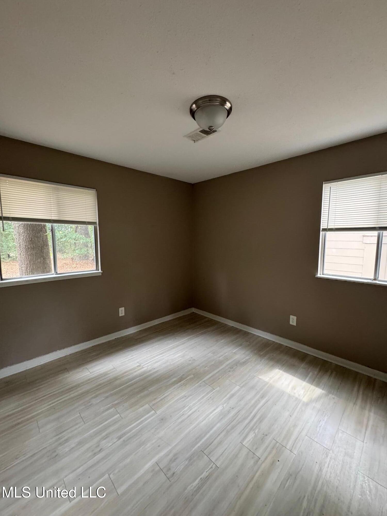 5620 Hearn Street Property Photo 8