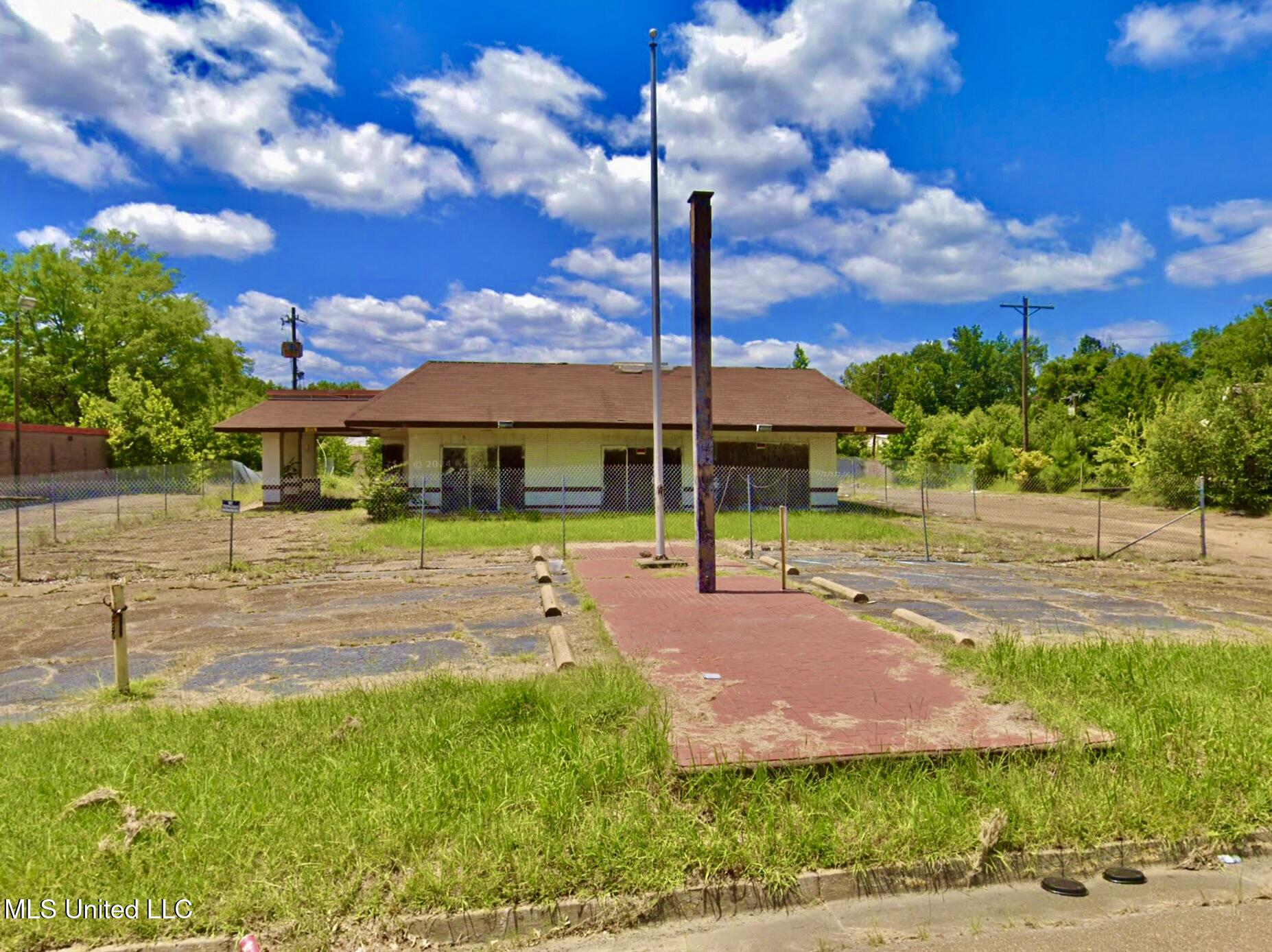 2435 Livingston Road Property Photo 2