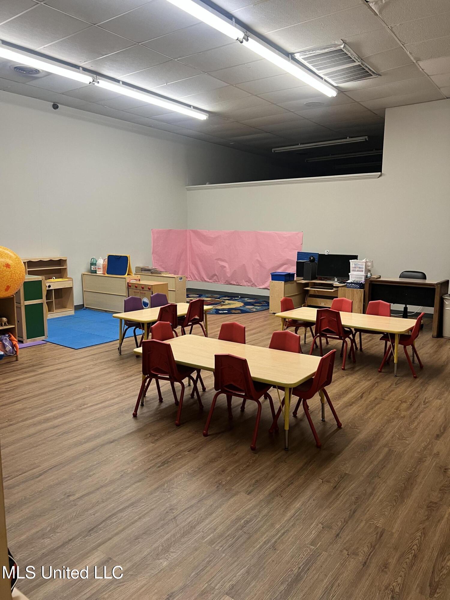 5555 Robinson Road Property Photo 4