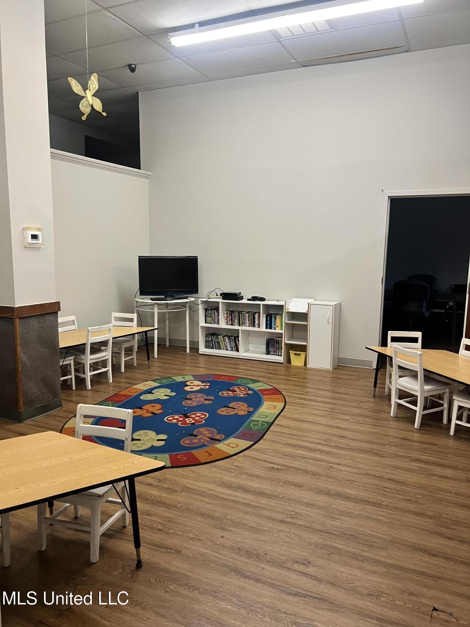 5555 Robinson Road Property Photo 5