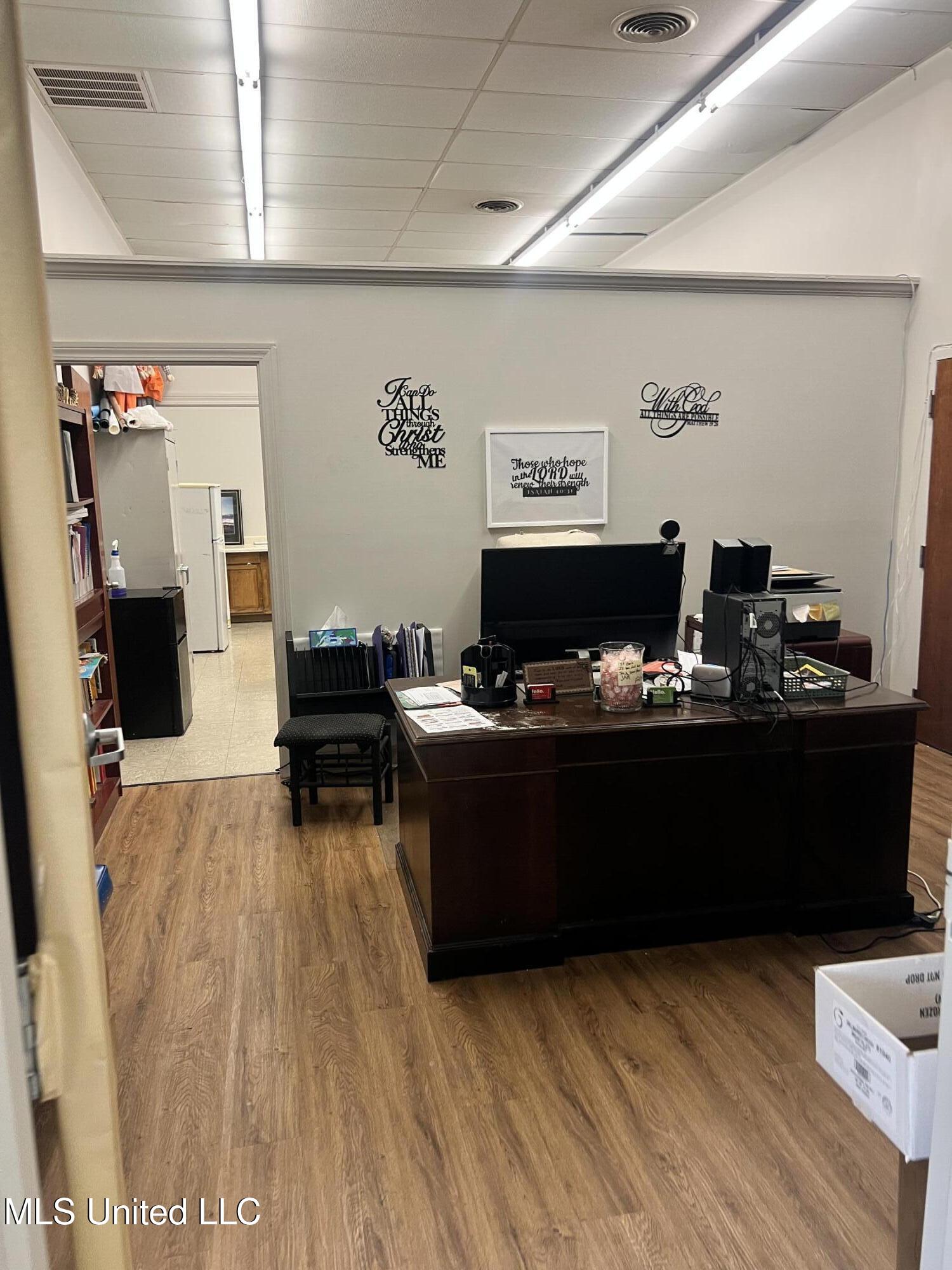 5555 Robinson Road Property Photo 6