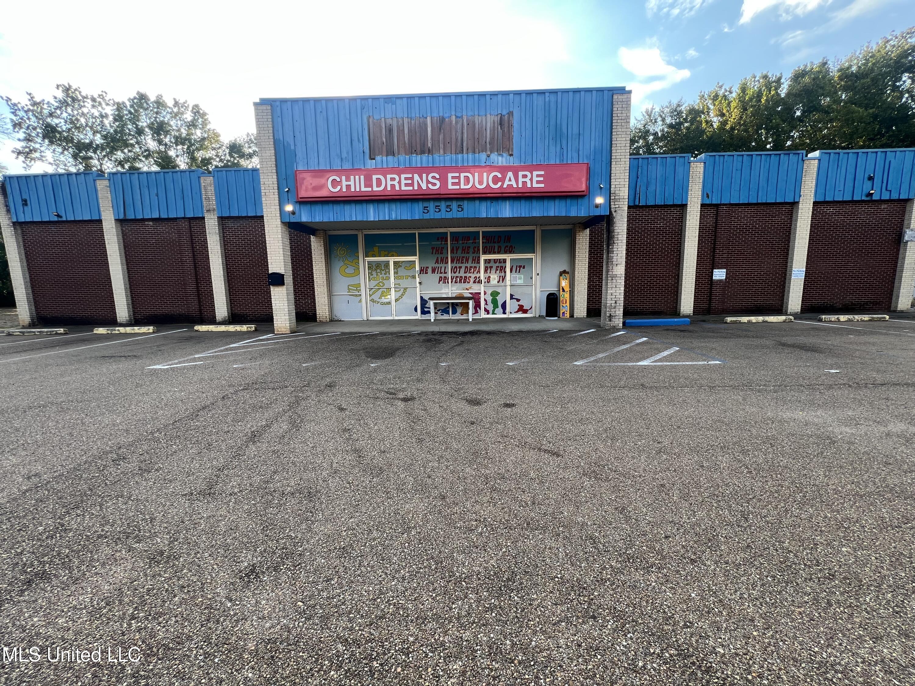 5555 Robinson Road Property Photo 10