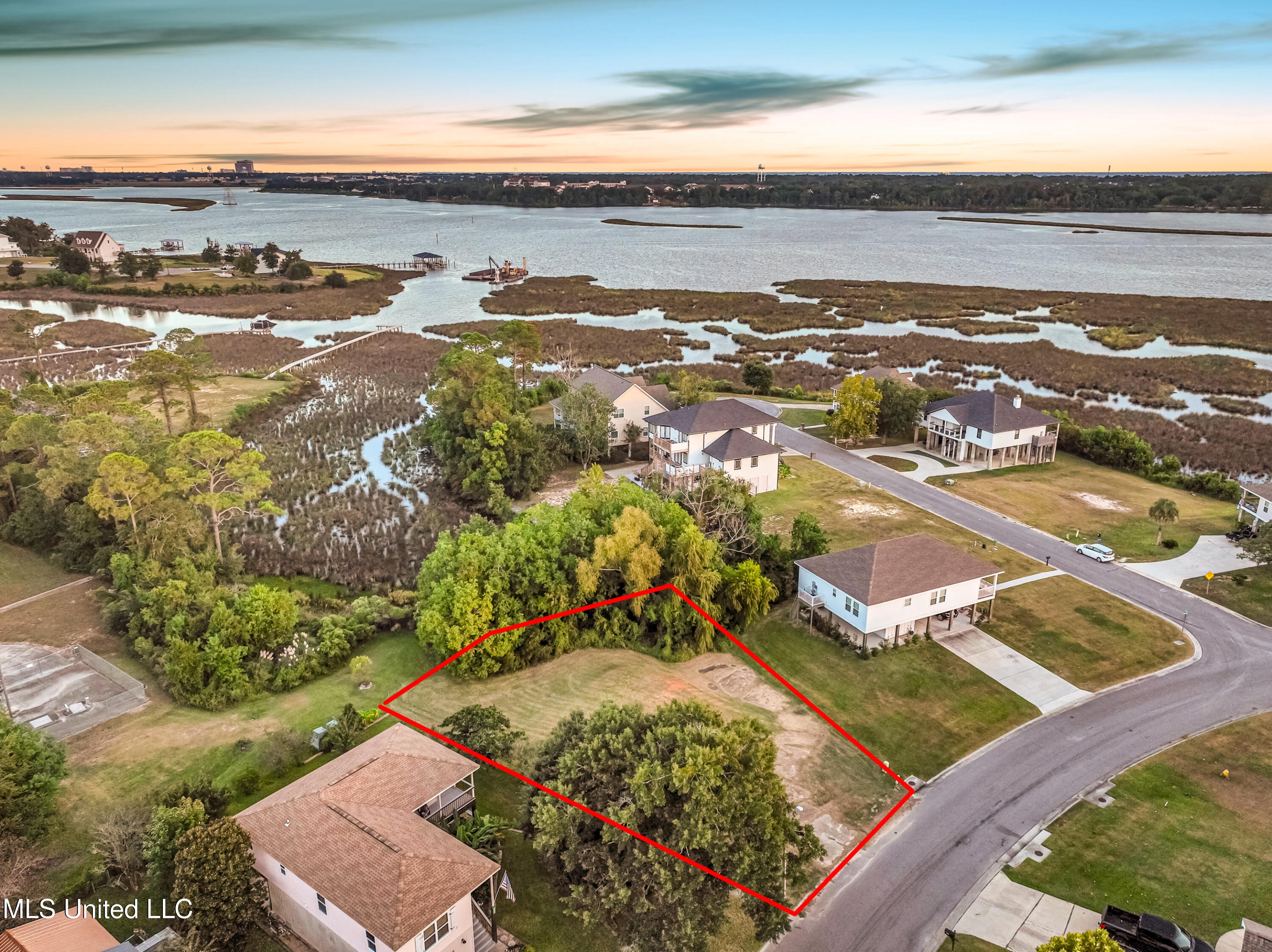 1931 Bayside Drive Property Photo 2