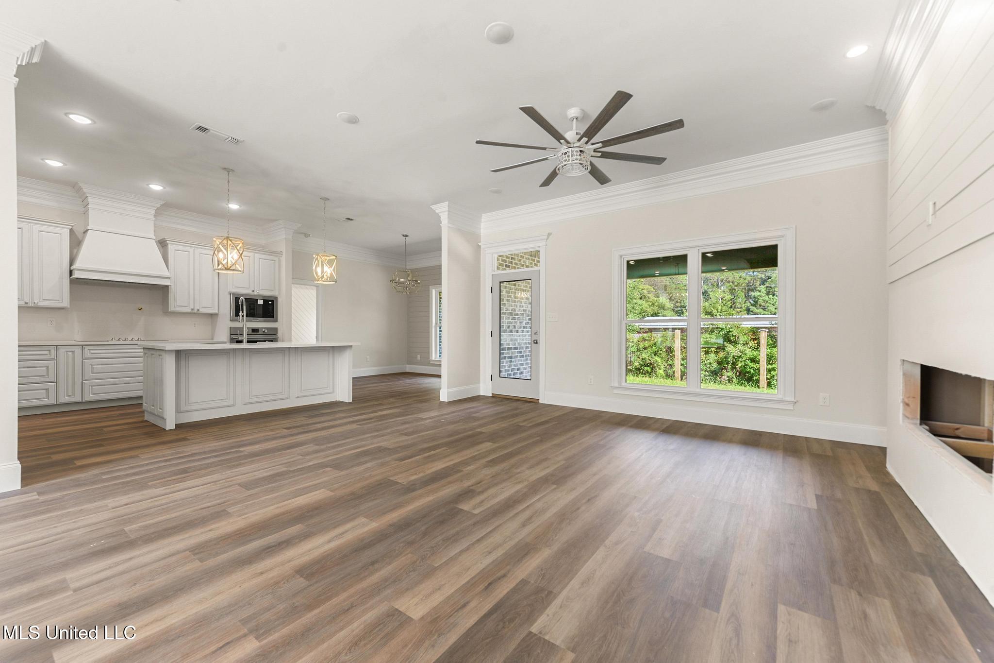 138 Destiny Oaks Drive Property Photo 3