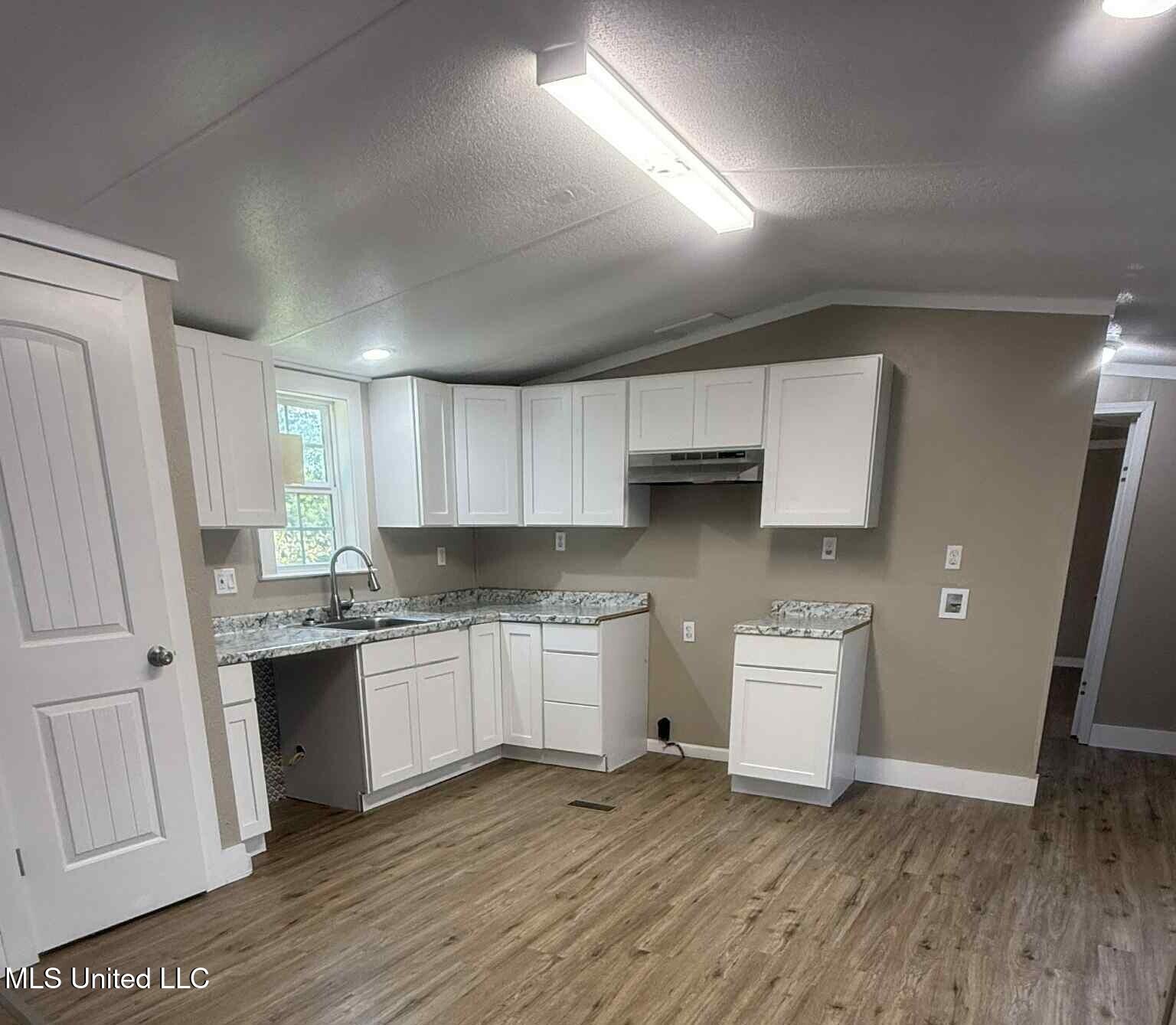 15040 Coggins Cove Property Photo 4