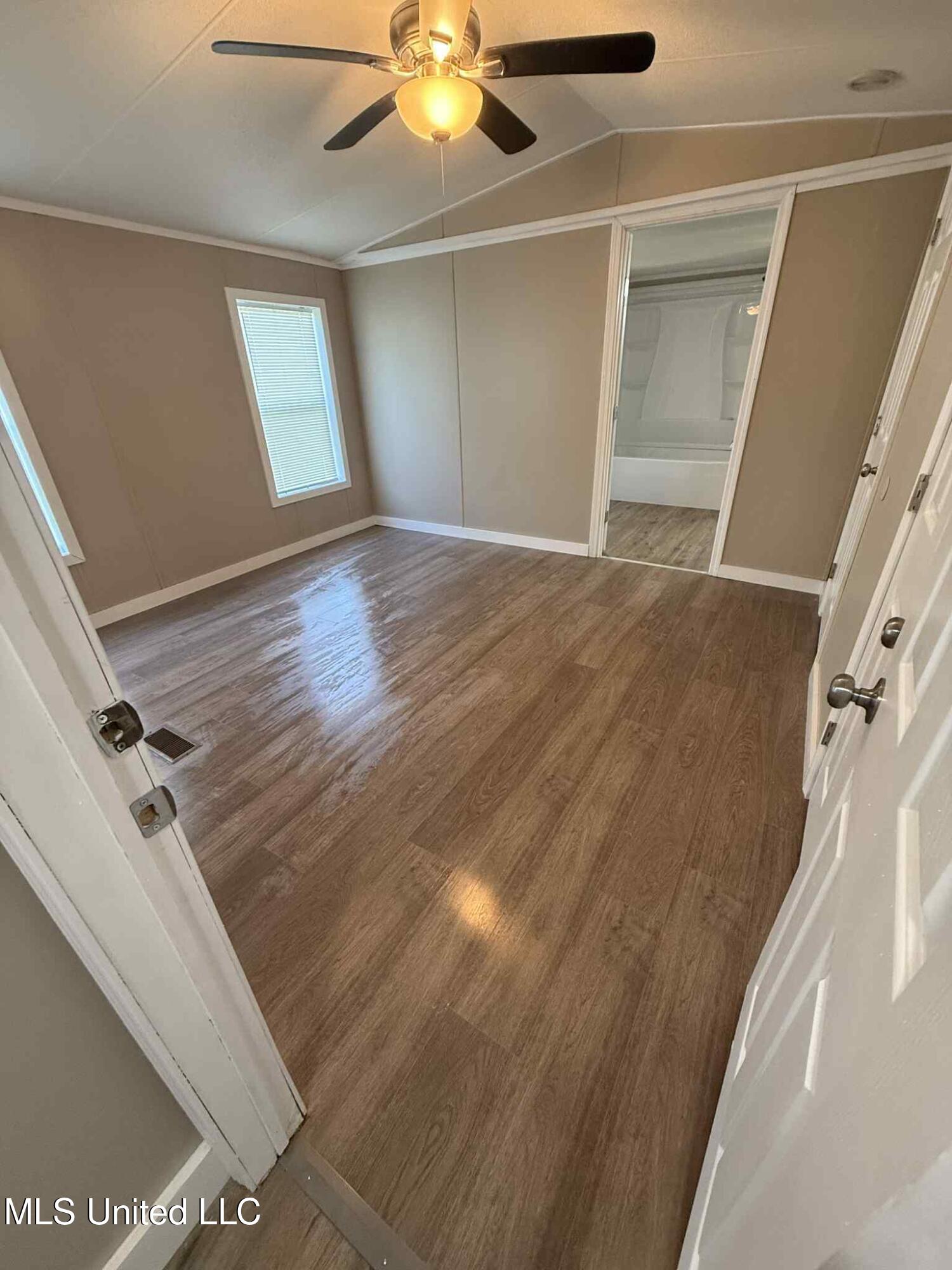 15040 Coggins Cove Property Photo 5