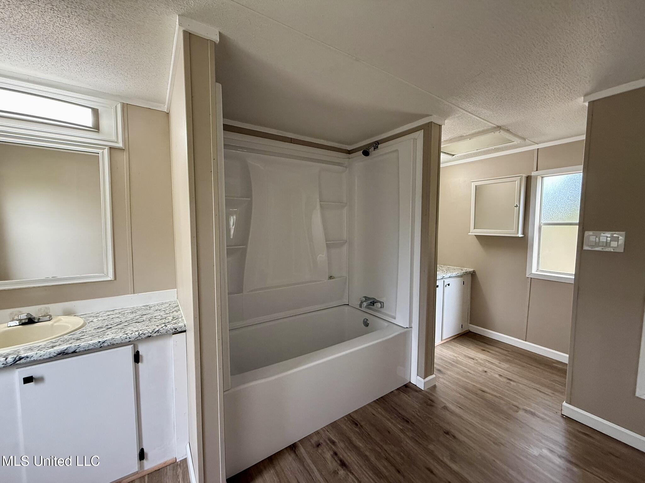 15040 Coggins Cove Property Photo 7