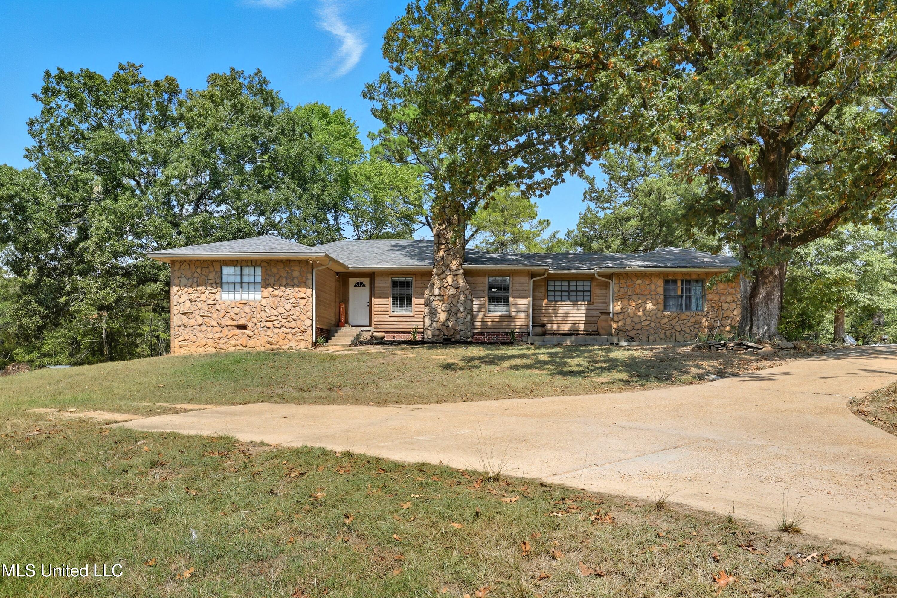 108 Wynndale Lake Road Property Photo 1