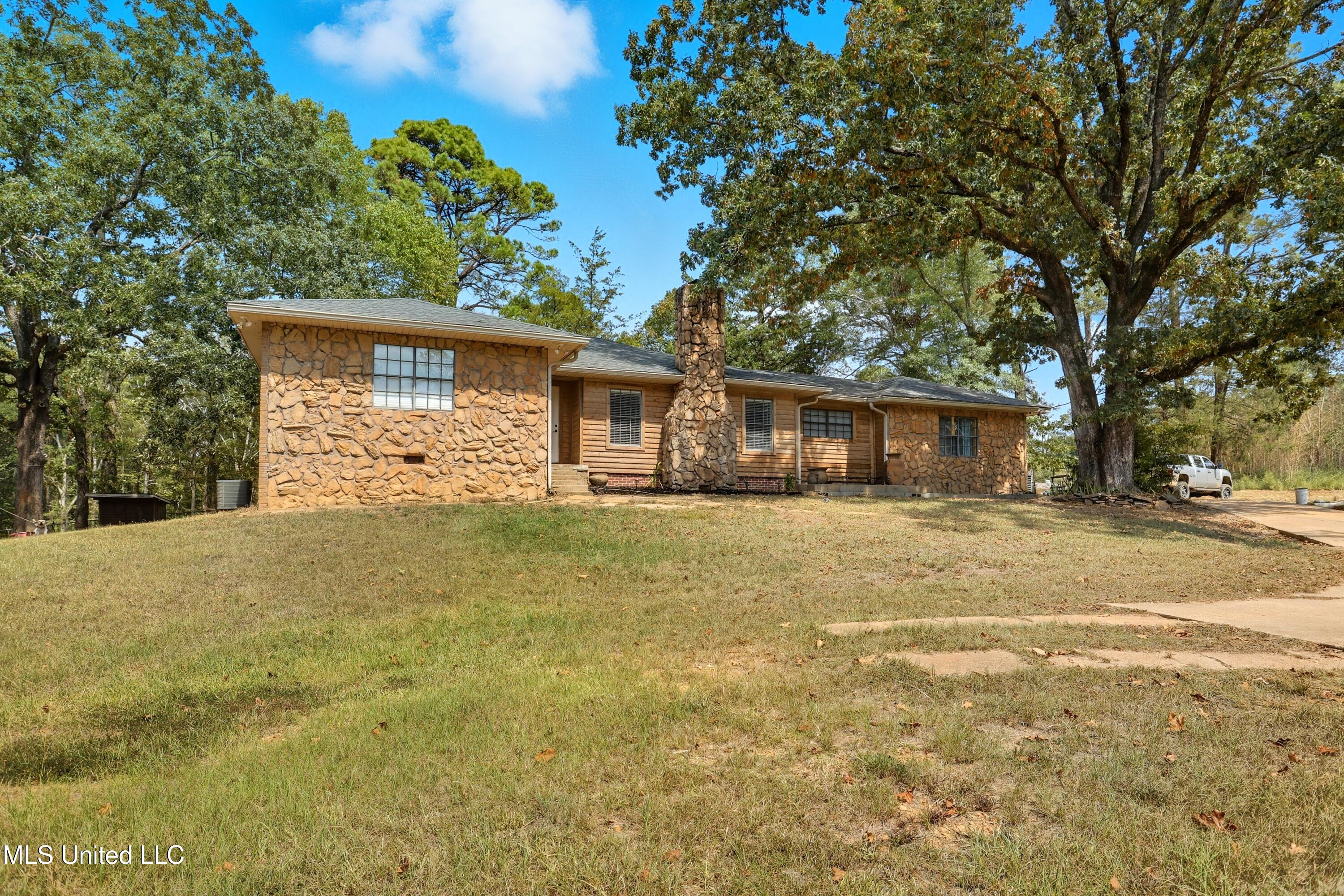 108 Wynndale Lake Road Property Photo 2