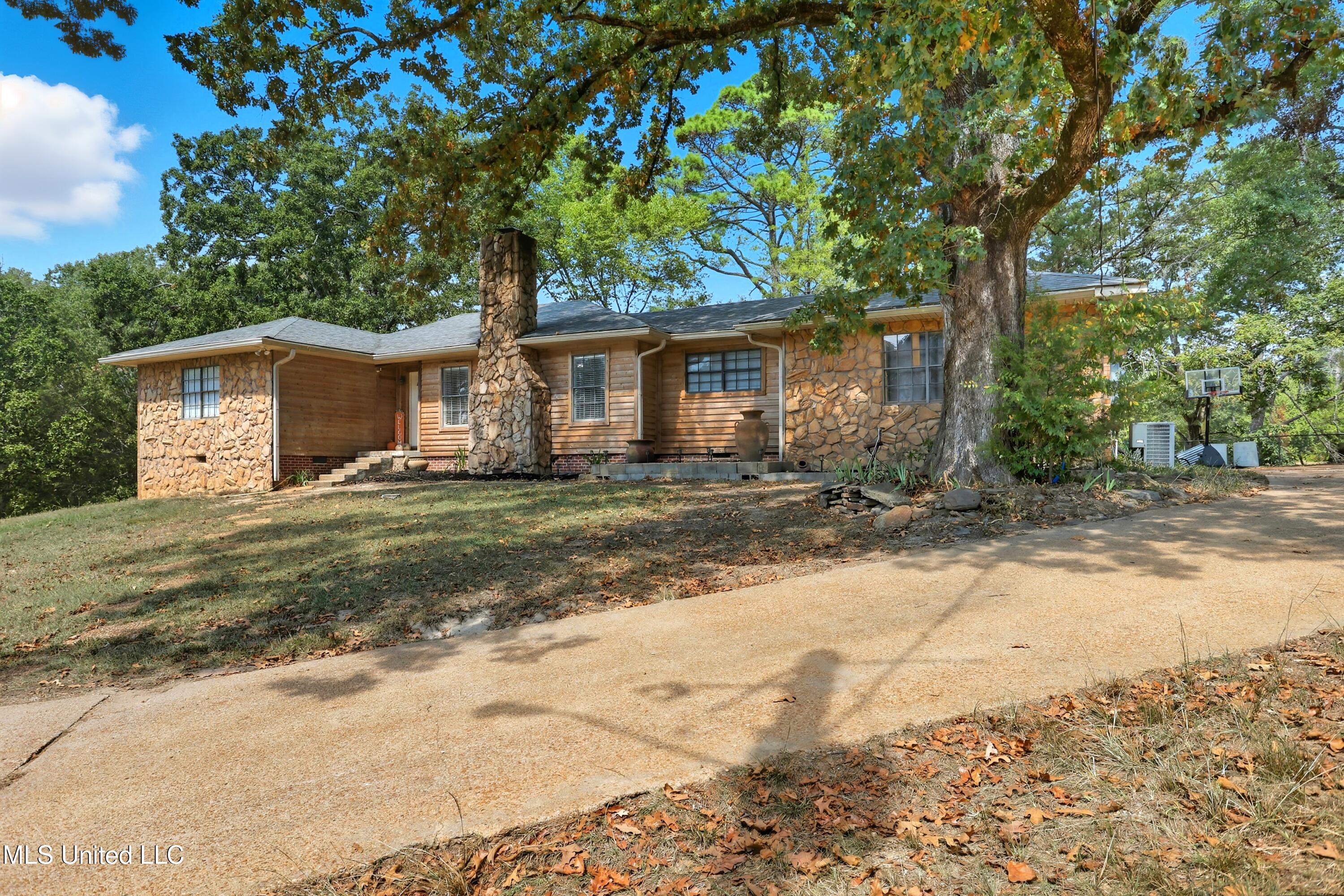 108 Wynndale Lake Road Property Photo 3