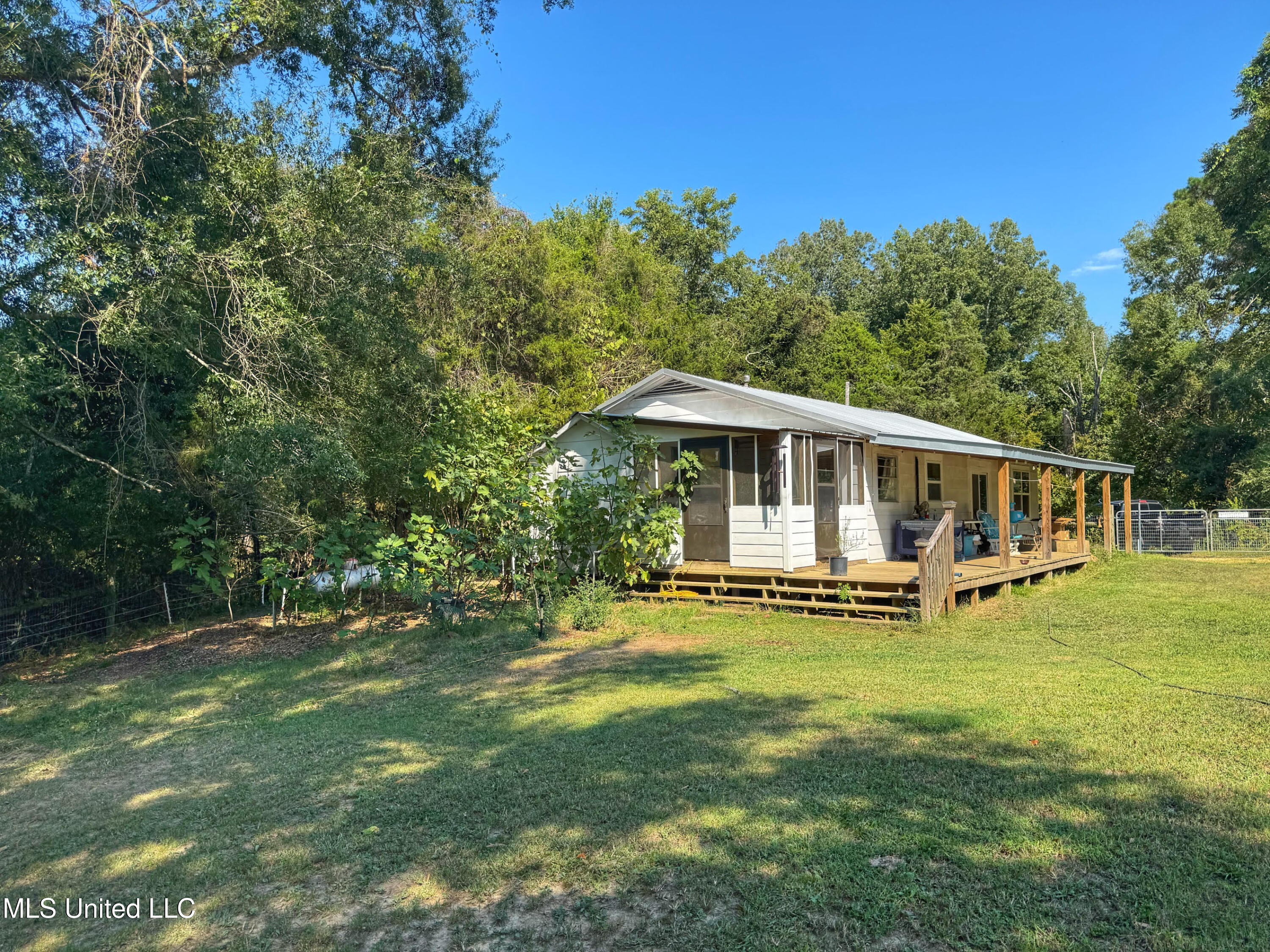 1541 Frank Hall Road Property Photo 2