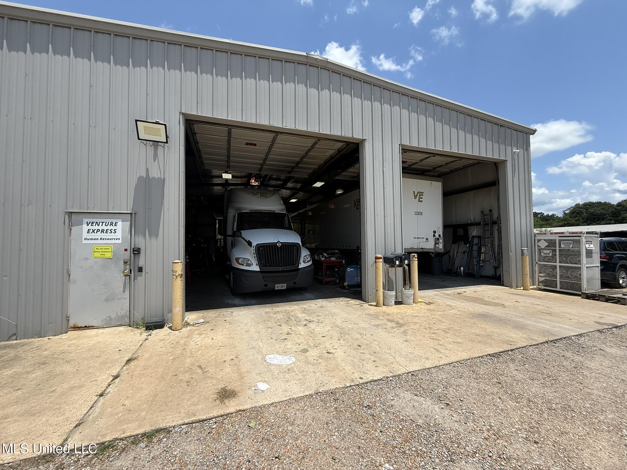 251 Yandell Road Property Photo 2