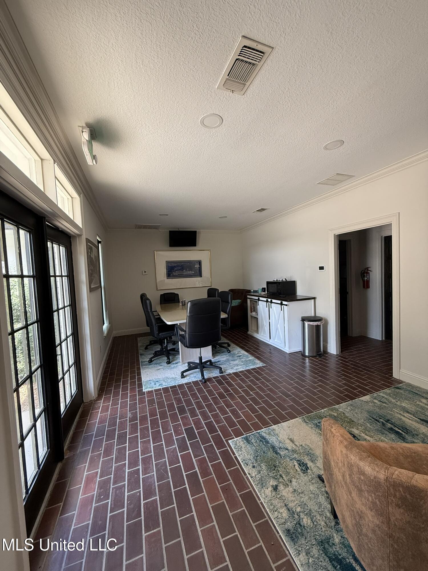 175 Main Street Property Photo 5