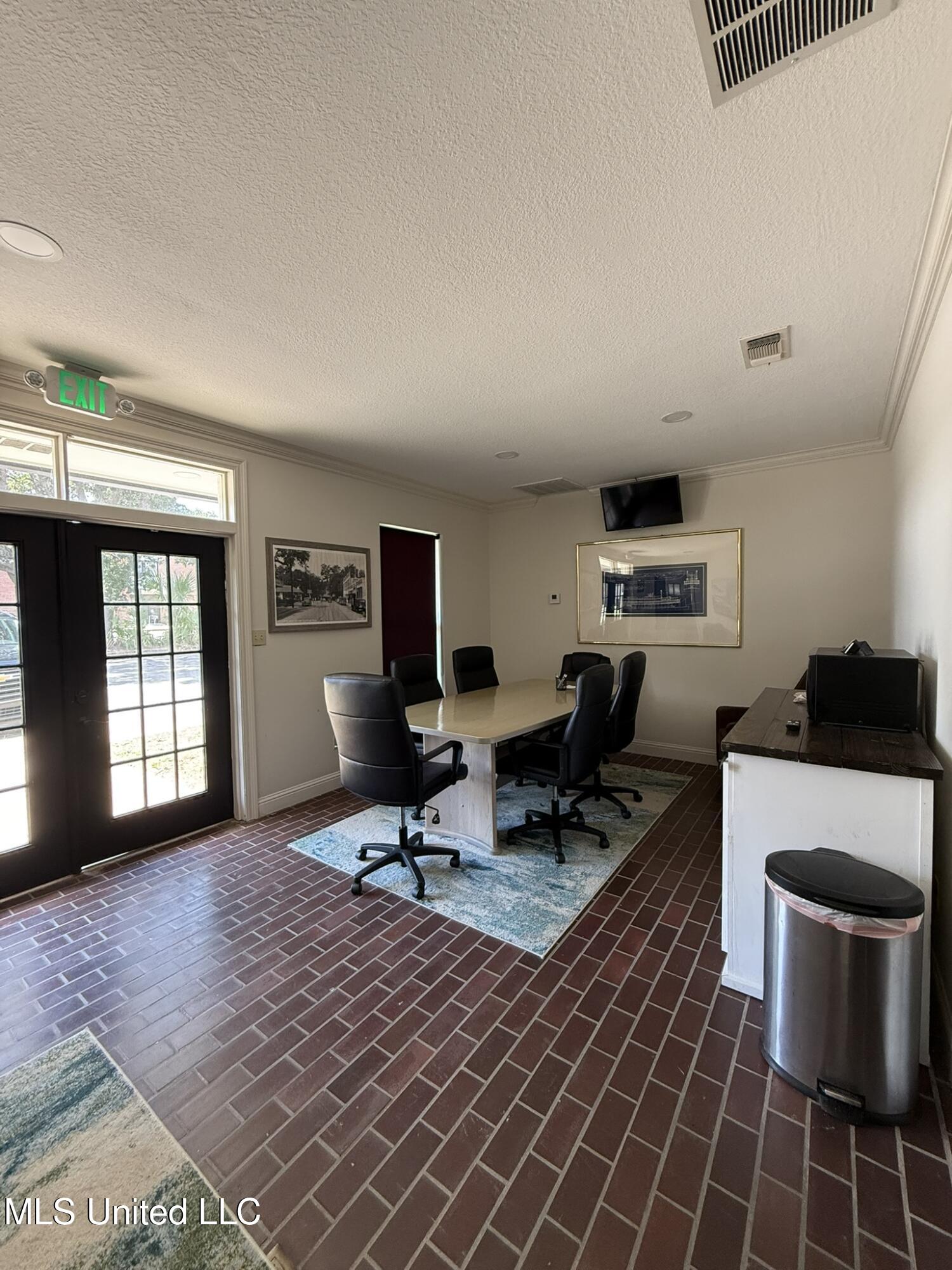 175 Main Street Property Photo 6