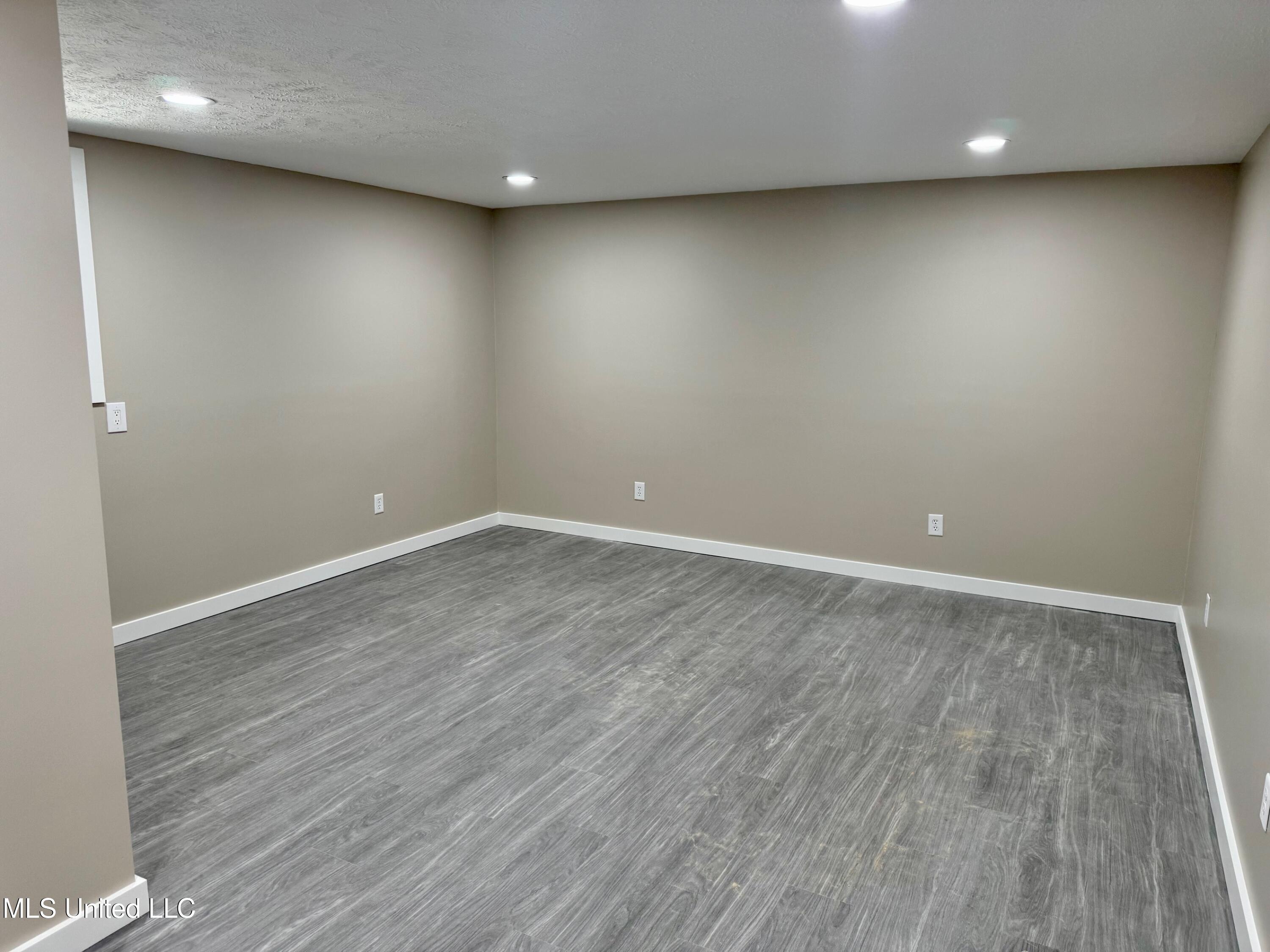 326 Distribution Dr Property Photo 1