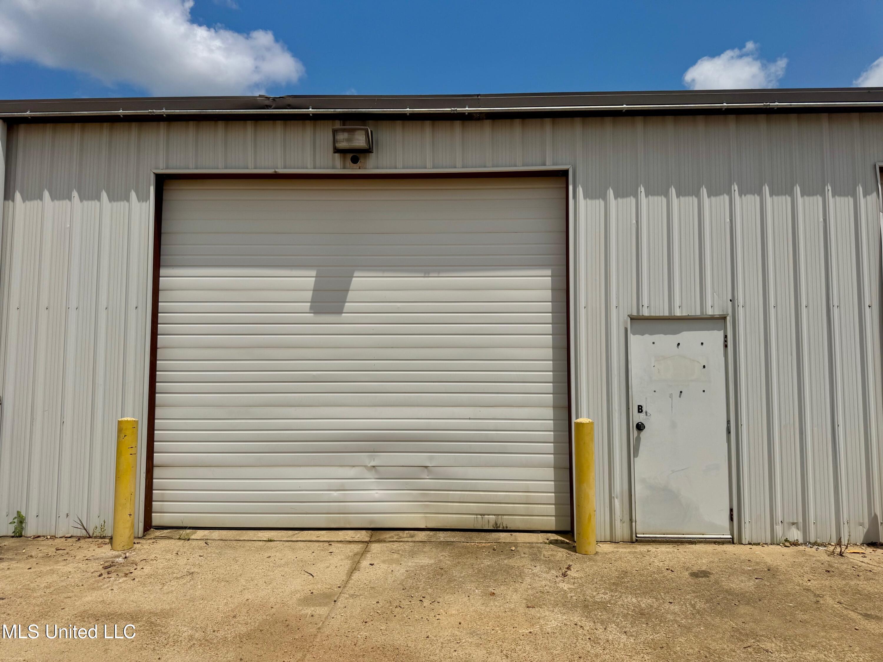 326 Distribution Dr Property Photo 2