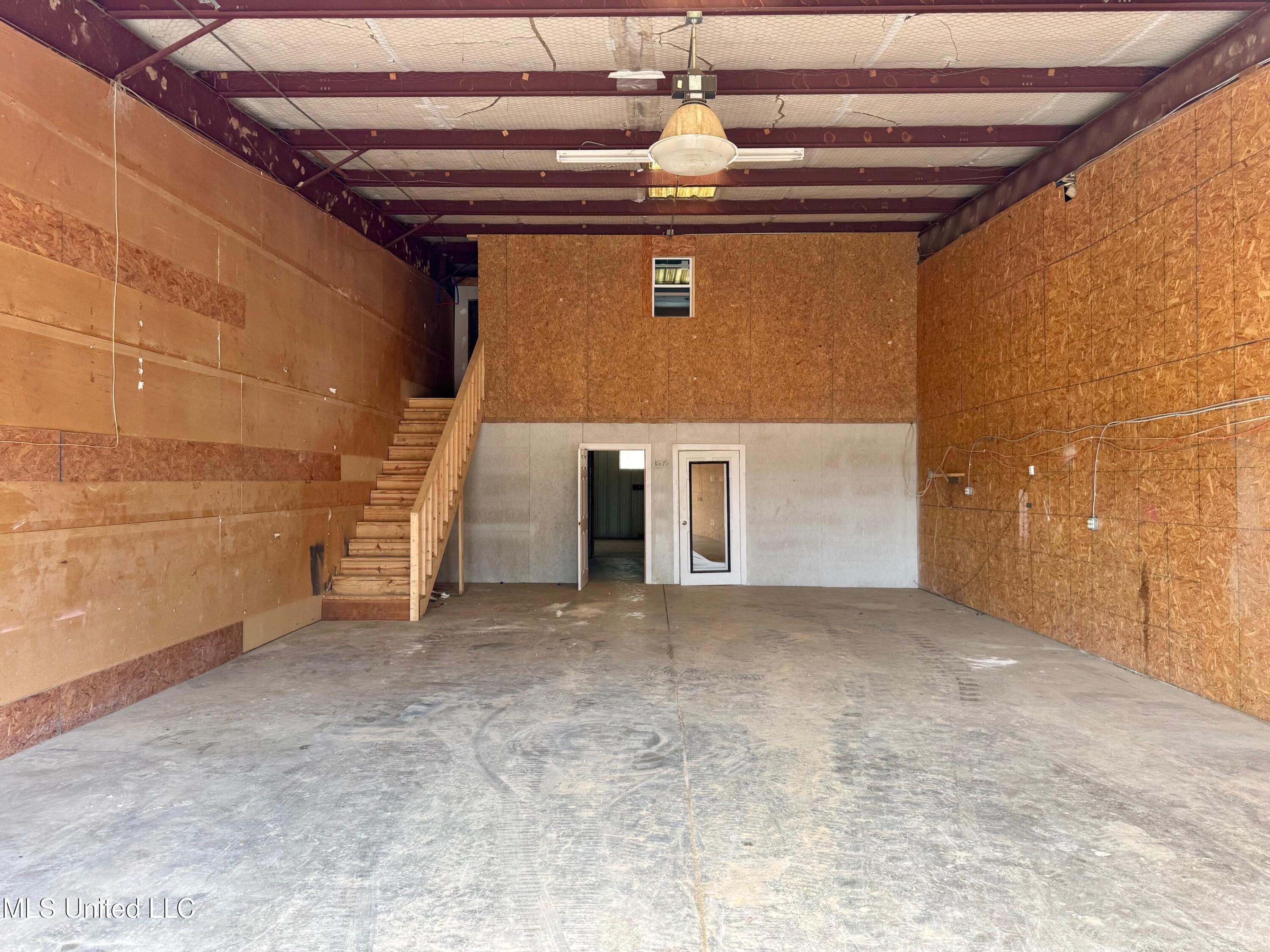 326 Distribution Dr Property Photo 3