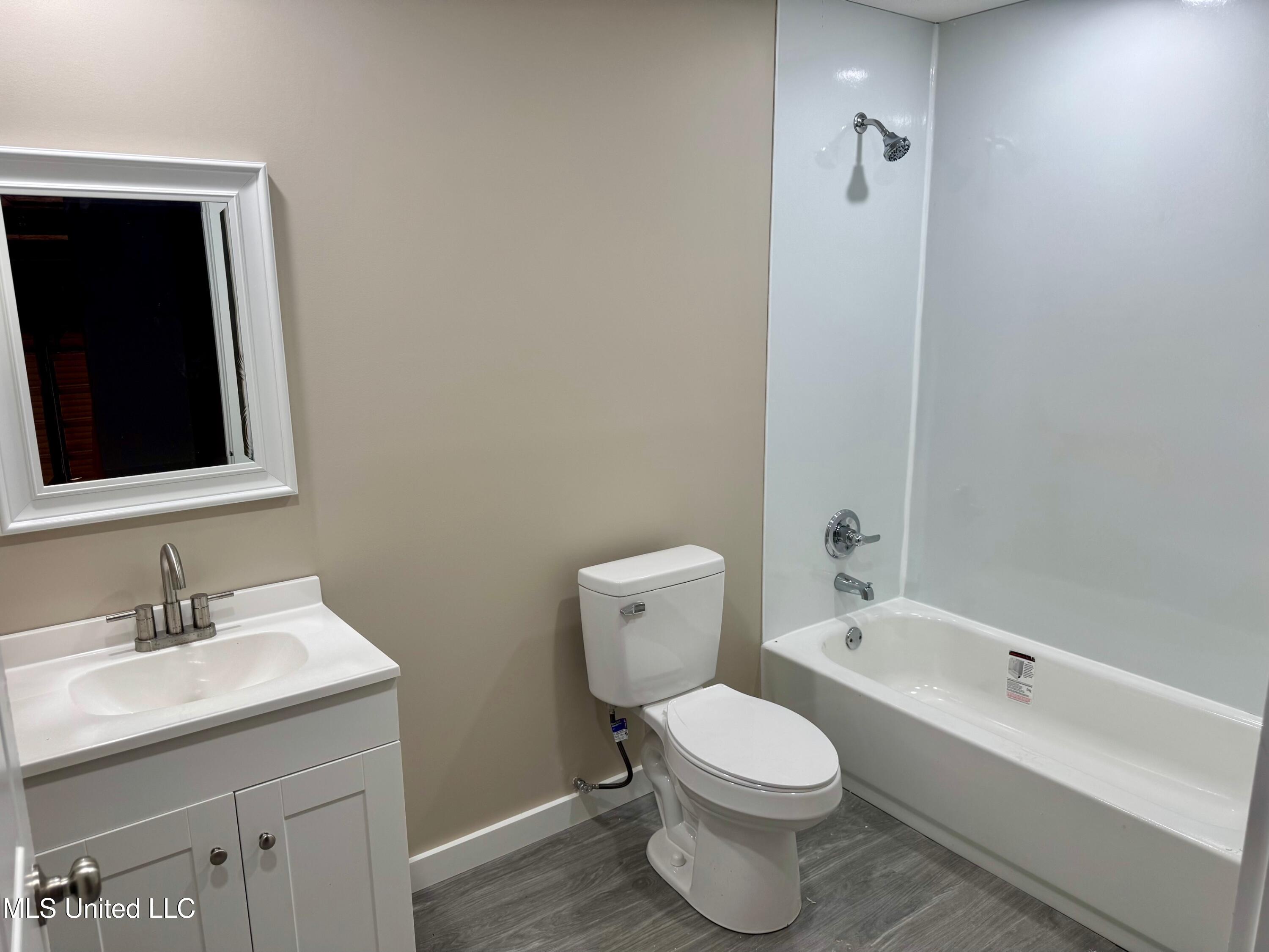 326 Distribution Dr Property Photo 5