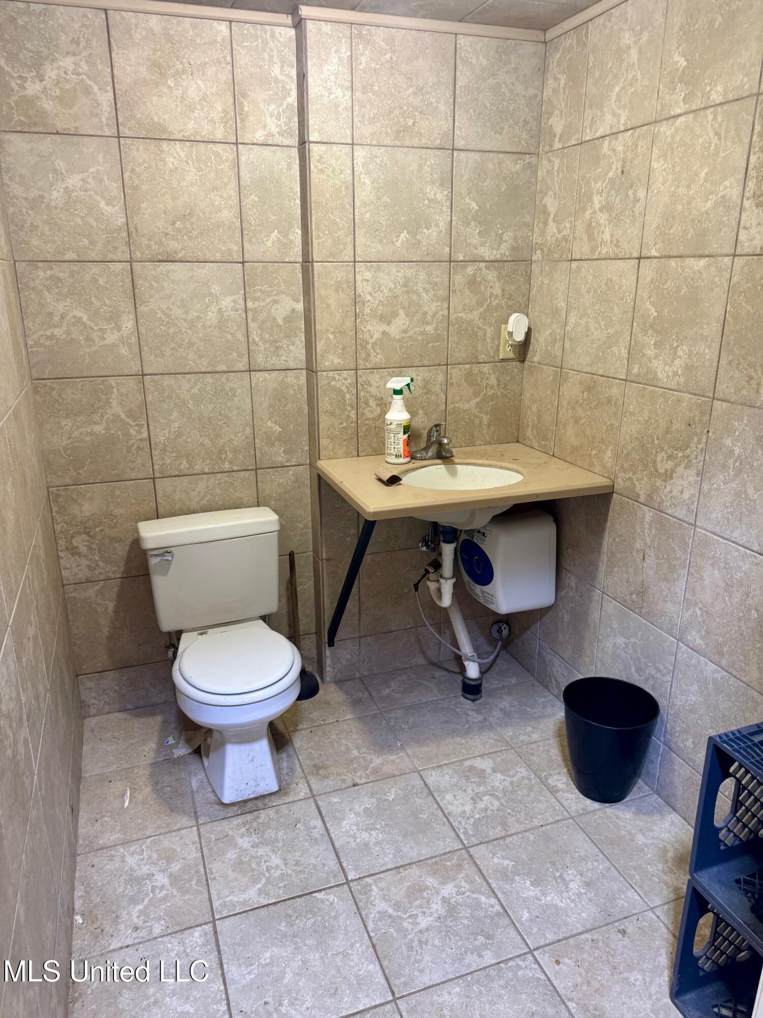 326 Distribution Dr Property Photo 6