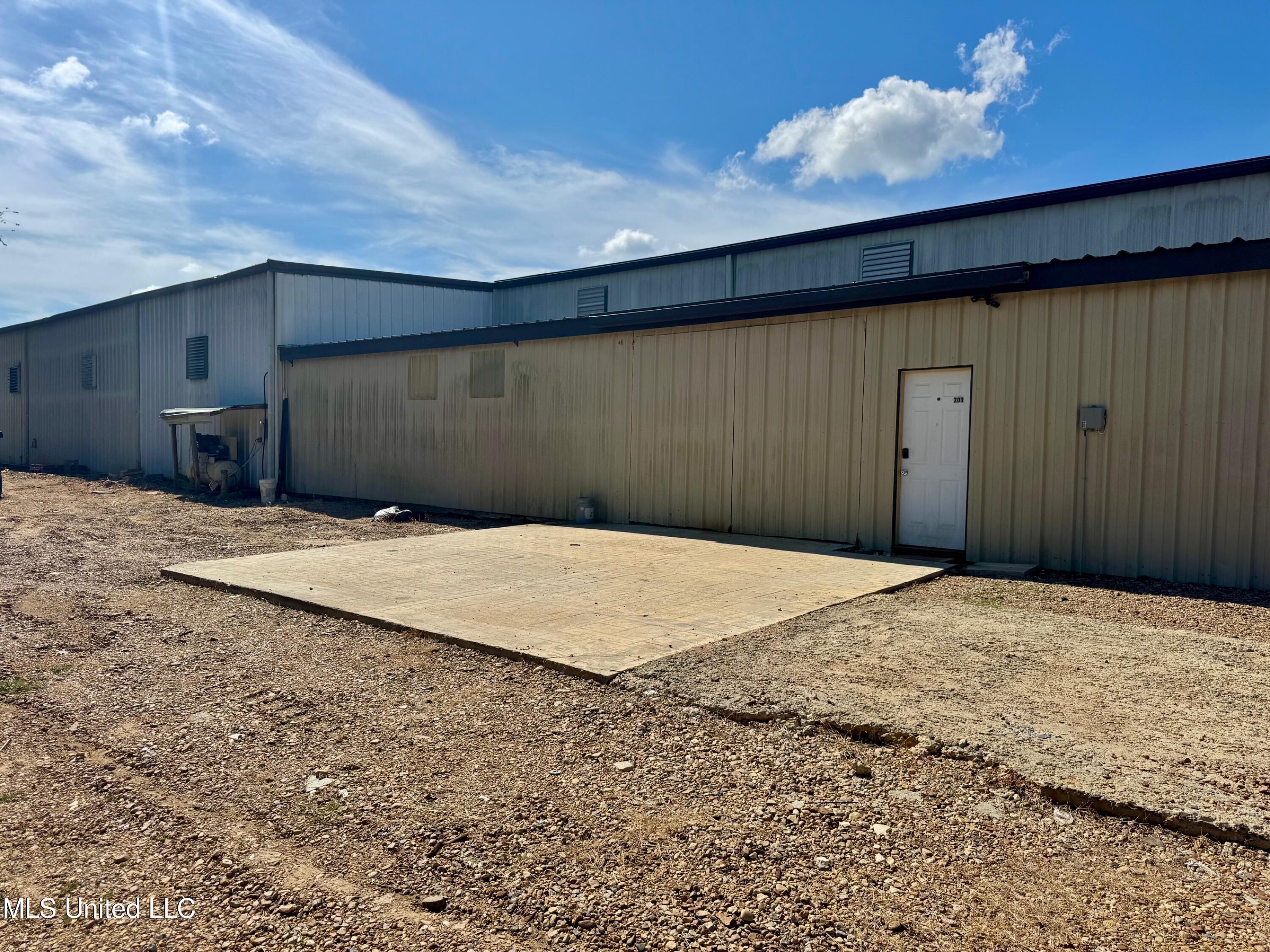 326 Distribution Dr Property Photo 9