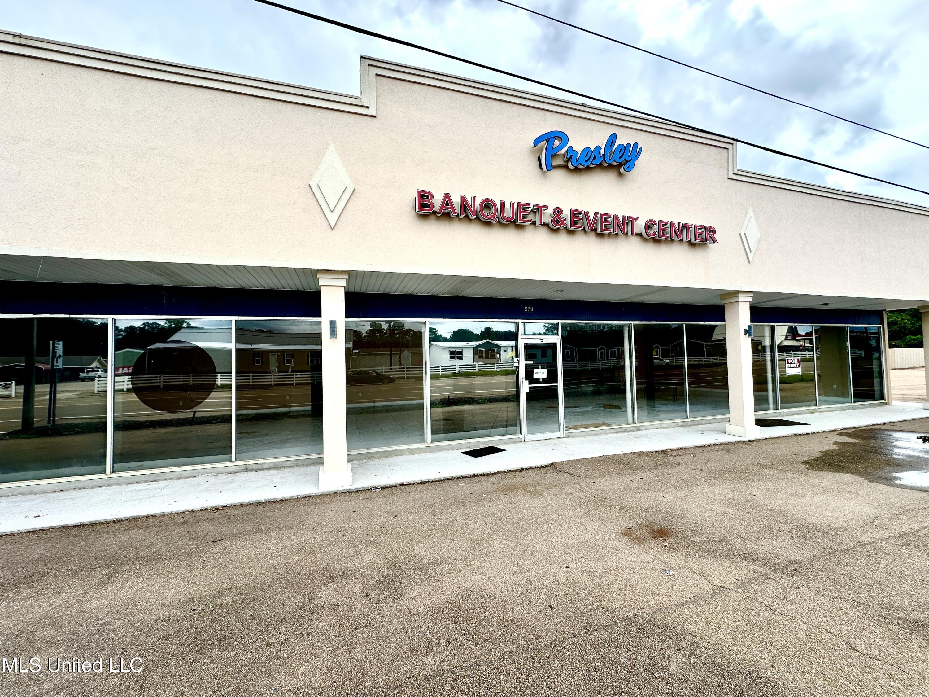 529 W Presley Boulevard Property Photo 1