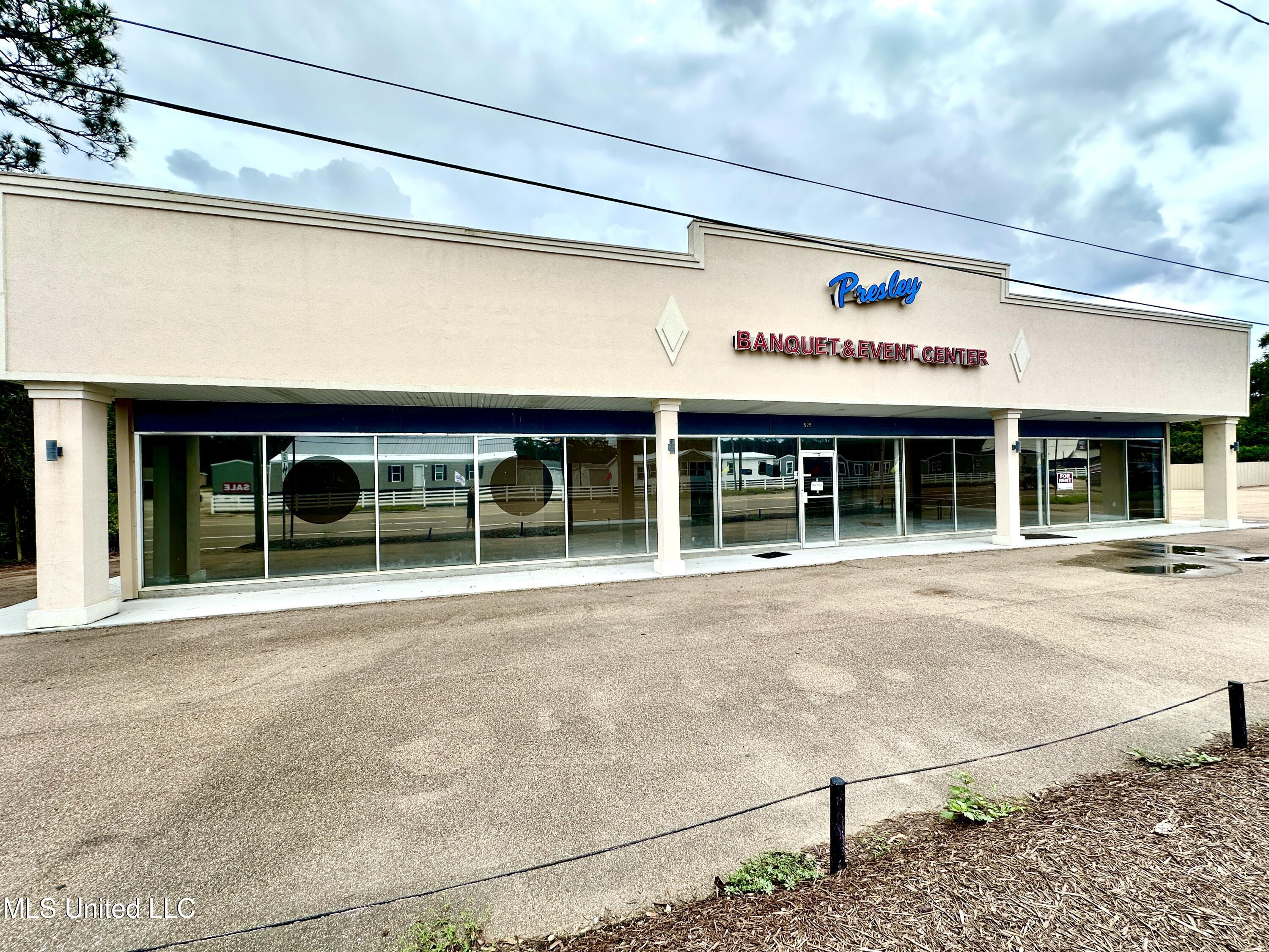 529 W Presley Boulevard Property Photo 2