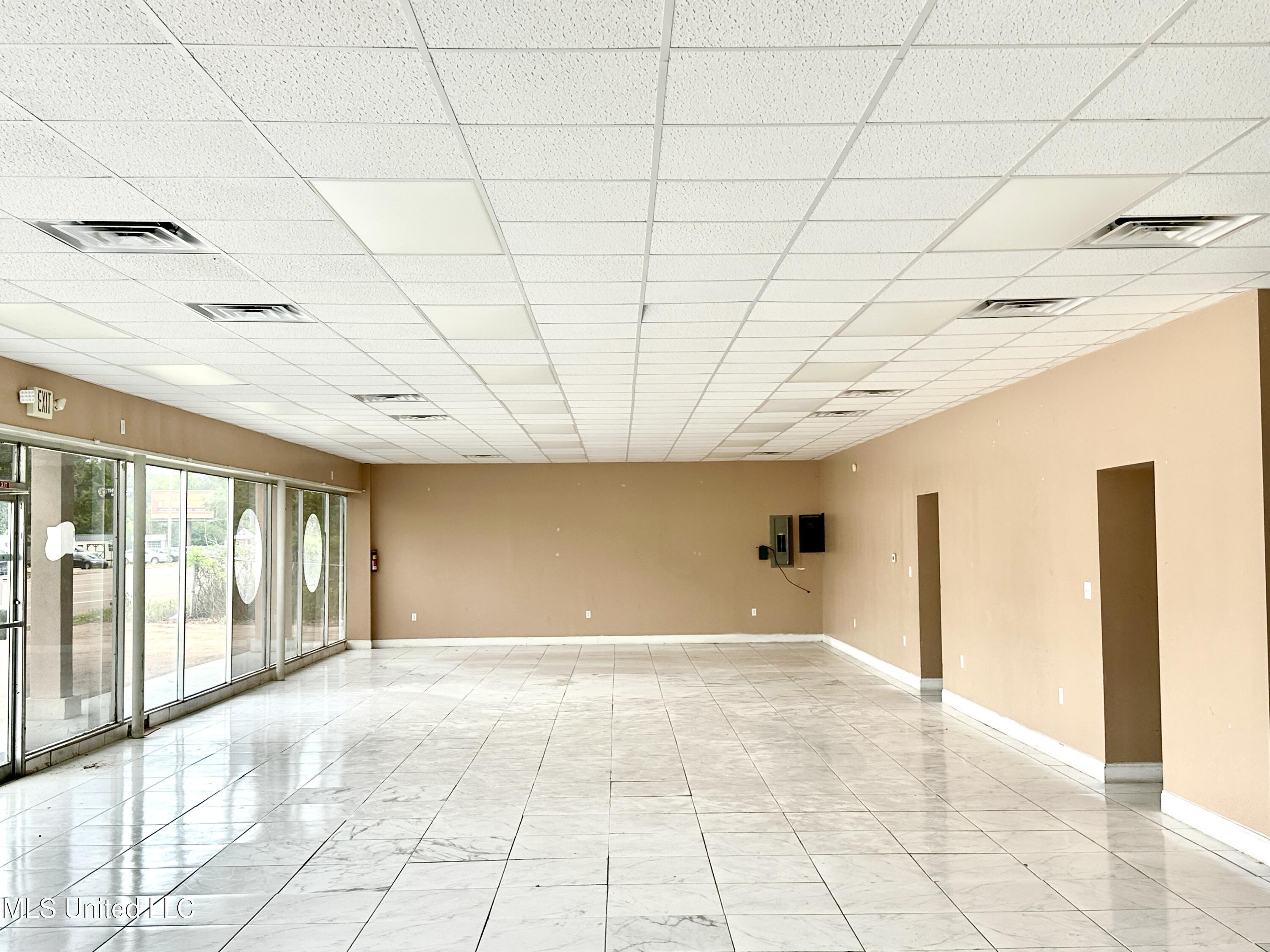 529 W Presley Boulevard Property Photo 3