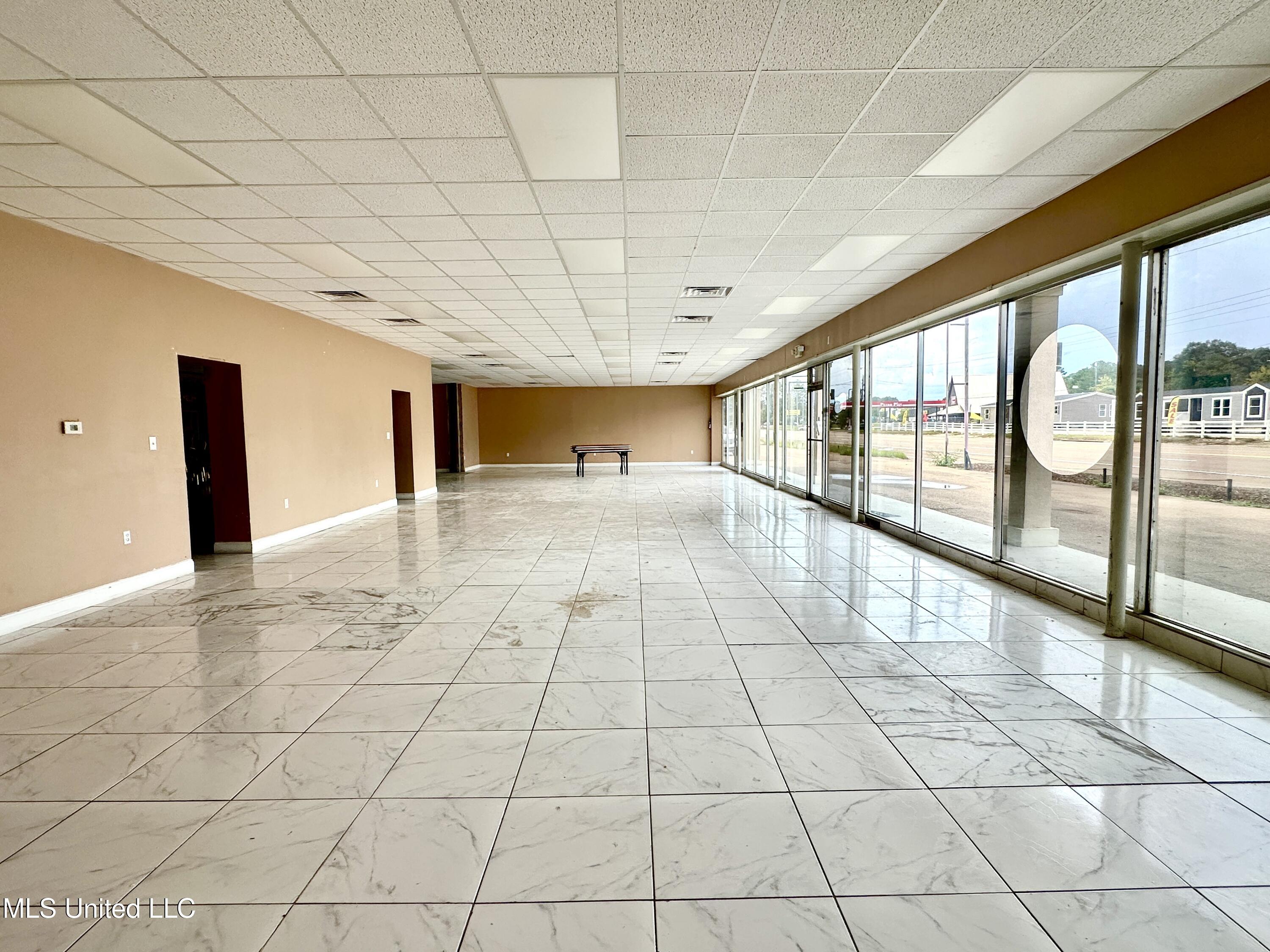 529 W Presley Boulevard Property Photo 4