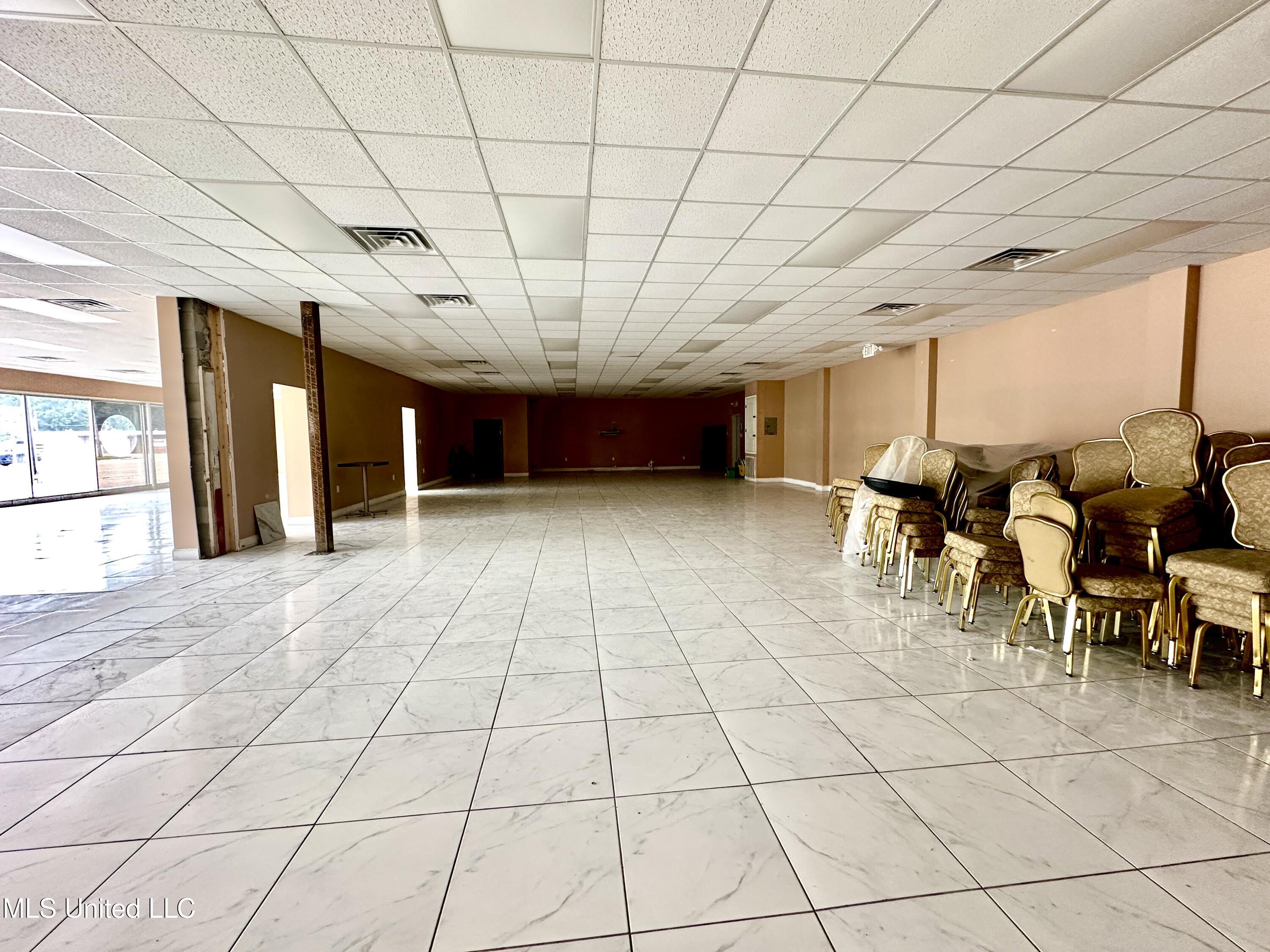 529 W Presley Boulevard Property Photo 5